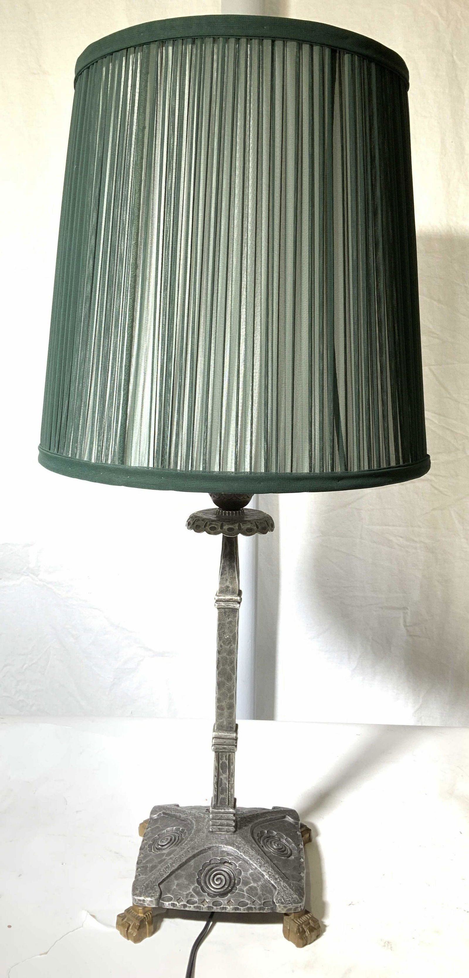 Egyptian Style Lightweight Metal Lamp w Shade (1 of 12)
