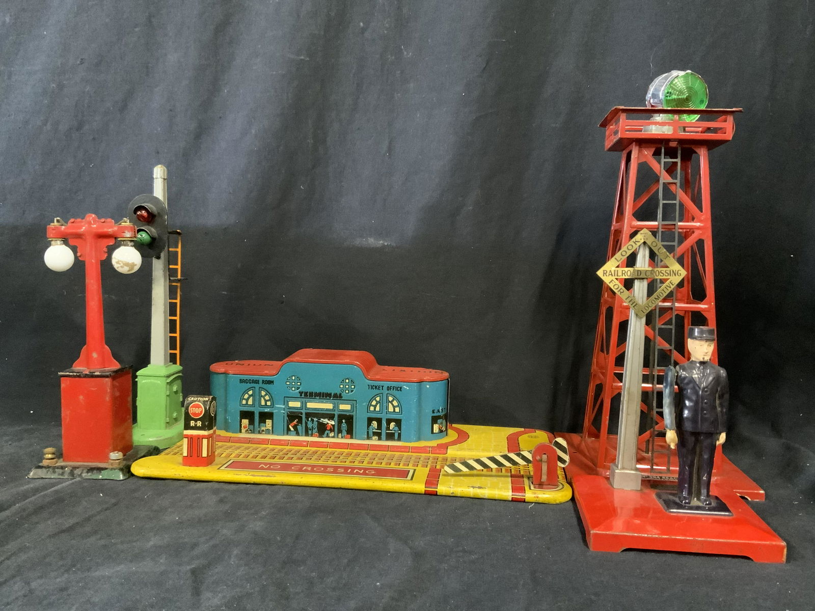 Lot 5 Vintage Model Train Accessories (1 of 20)