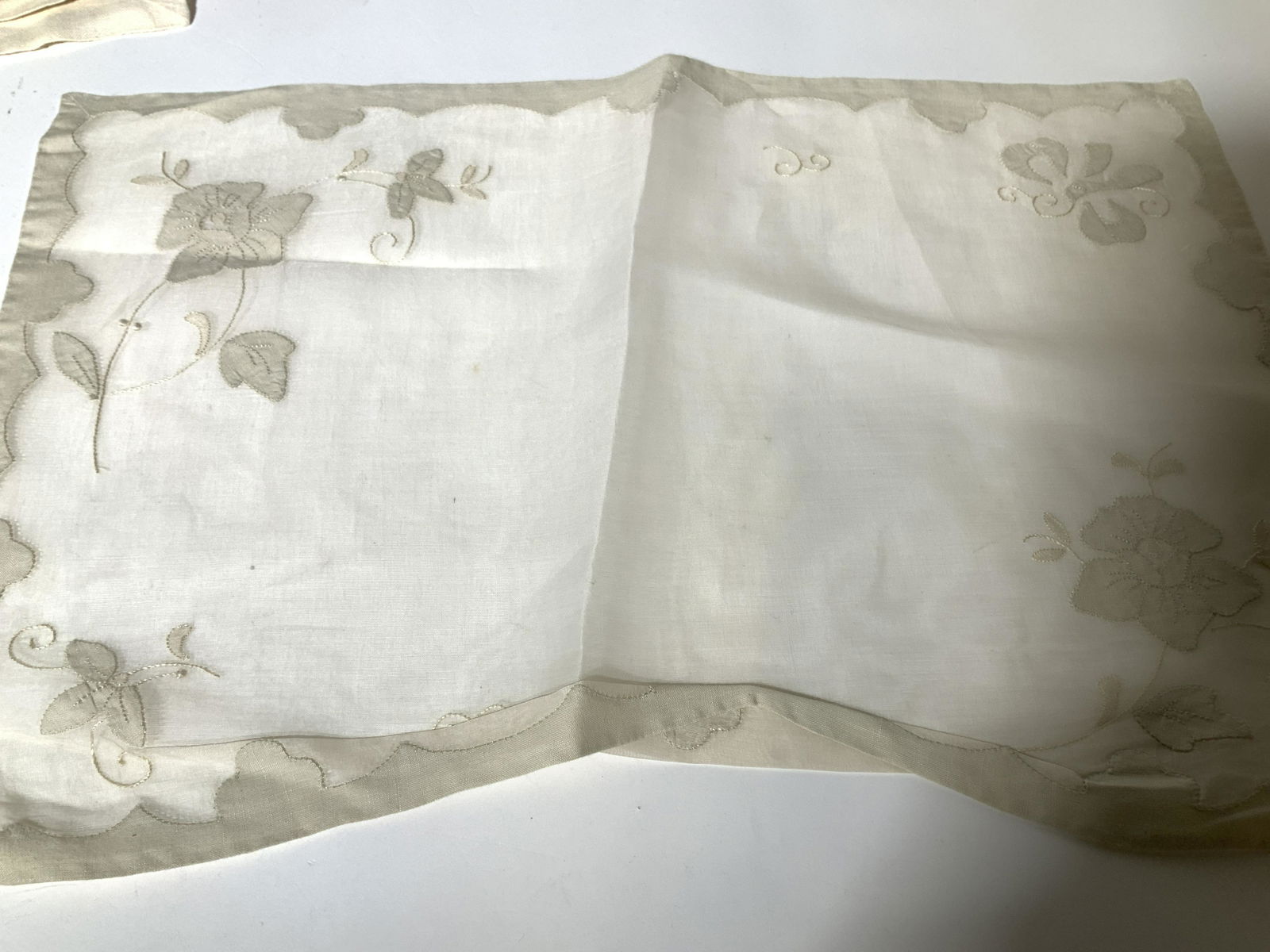 3 sets Vintage Linen Tablecloths, 13 pcs (1 of 5)