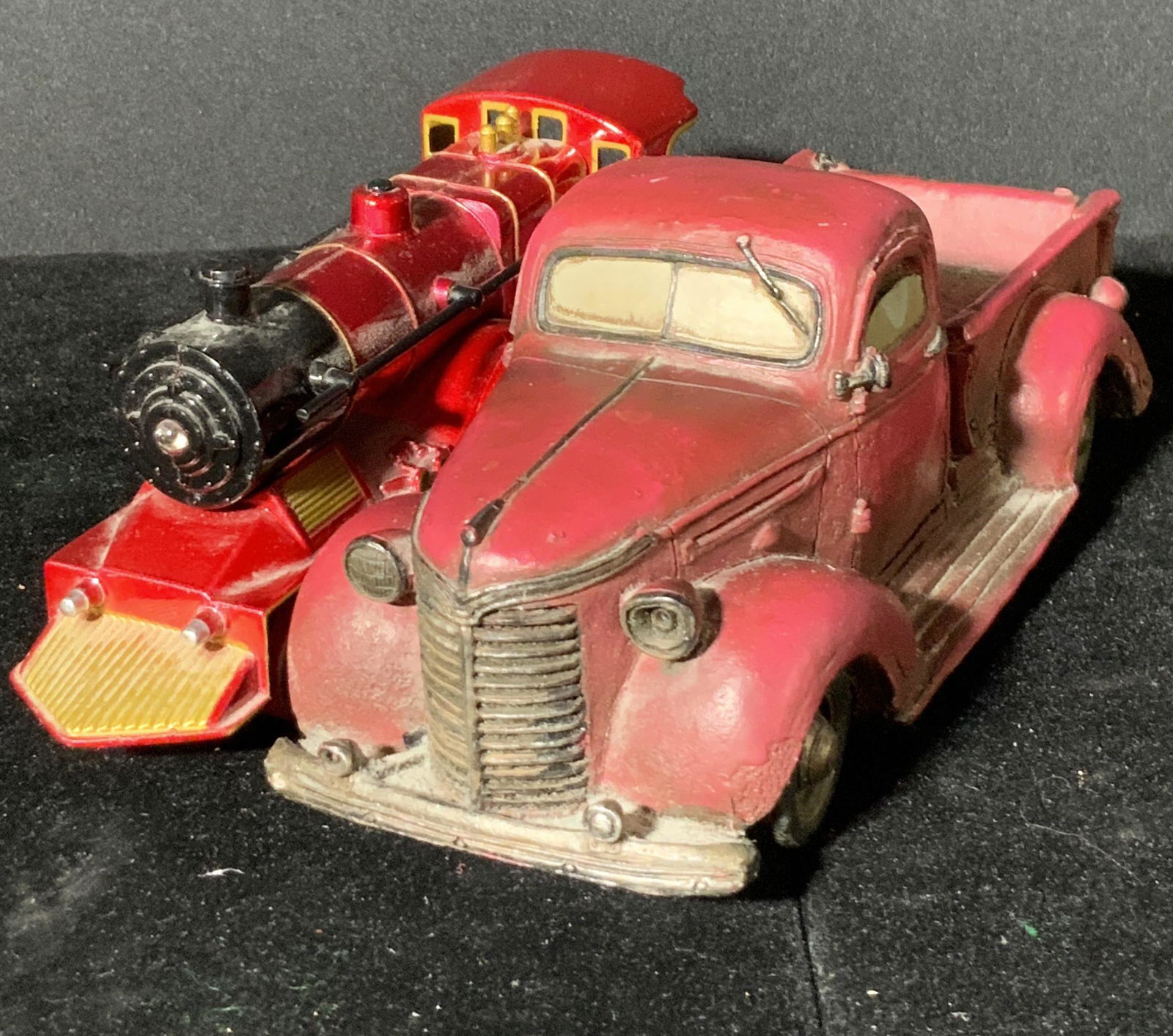 Lot 2 Red Model Train & Car, Collectibles (1 of 9)