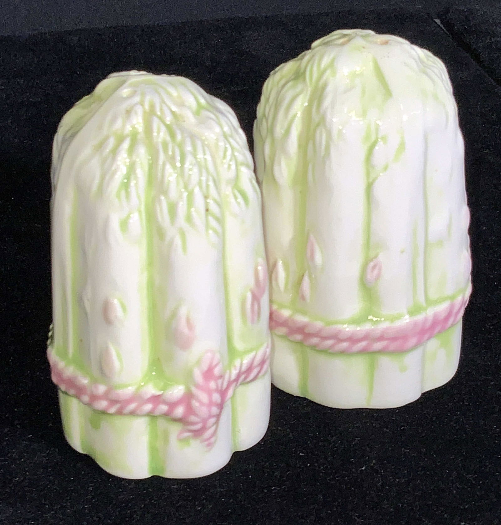 Pair Ceramic Asparagus Form Salt & Pepper Shakers (1 of 9)