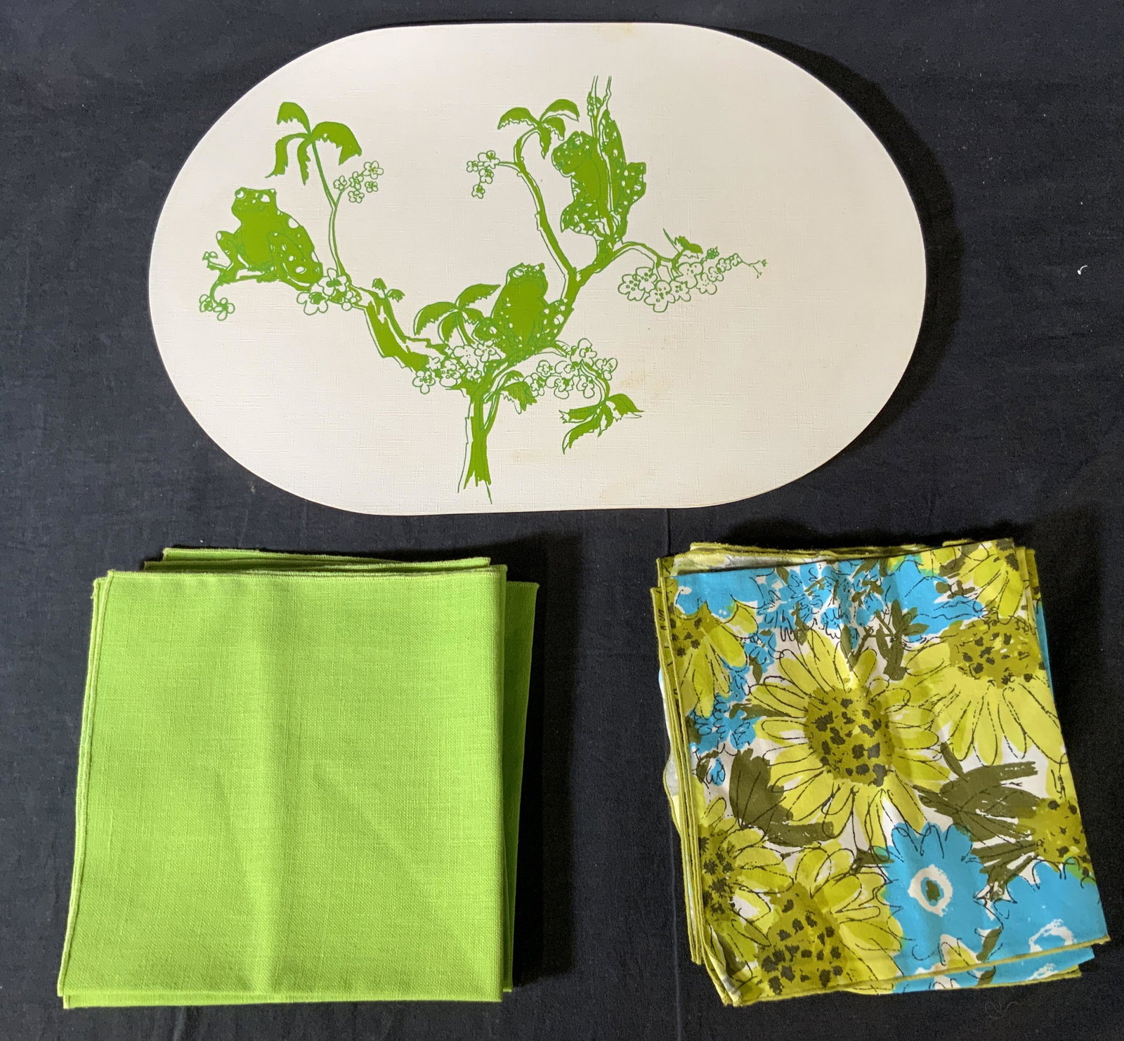 Lot 14 Placemats & Napkins: Lot 14 Placemats & Napkins, no apparent inscriptions or marks, green napkins measures 16 1/4 x 16 inches, floral napkin measures 14 7/8 x 15 3/4 inches, placemats measure 12 x 17 3/4 inches, Placemat,