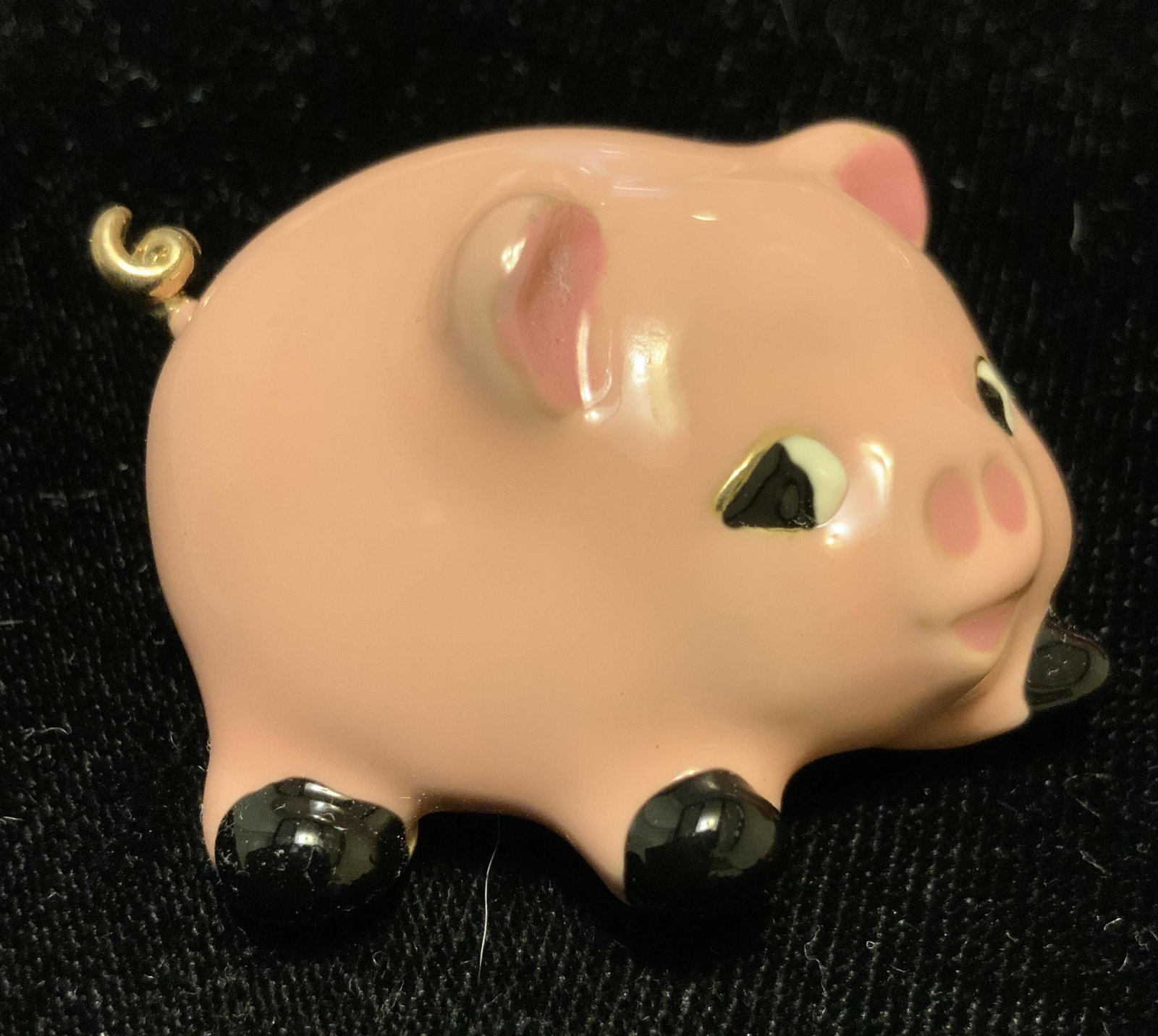 F.L. Signed Punk Piglet Brooch Jewelry: Vintage estate jewelry signed F. L. On back, pink enamel on gold toned base, curly gold toned tail, black hoofs, pink toned, property of Palm Beach Florida Estate, measures app 1.75 by 1.25 inches, co