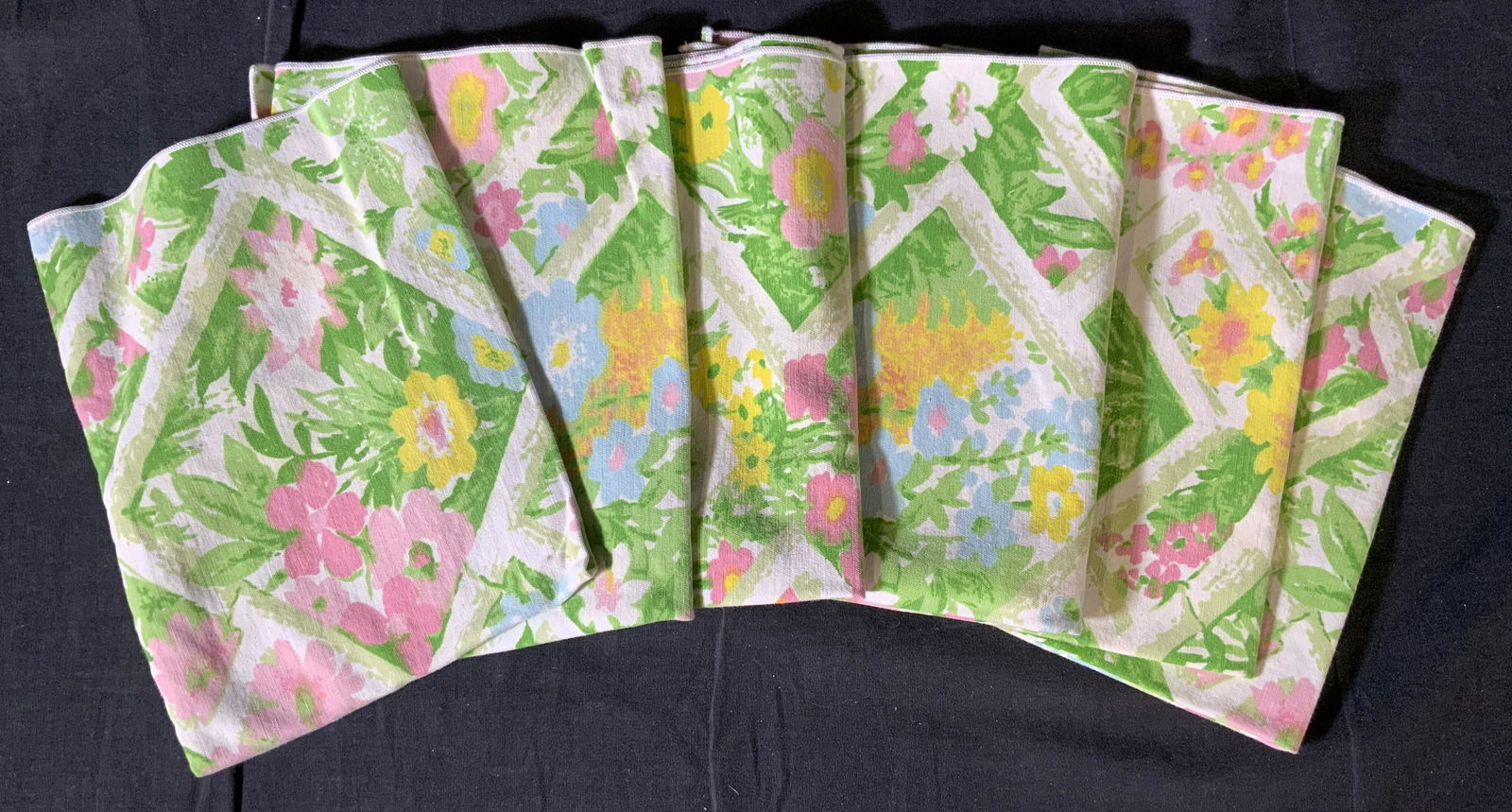 Set 6 Floral Cloth Napkins (1 of 5)
