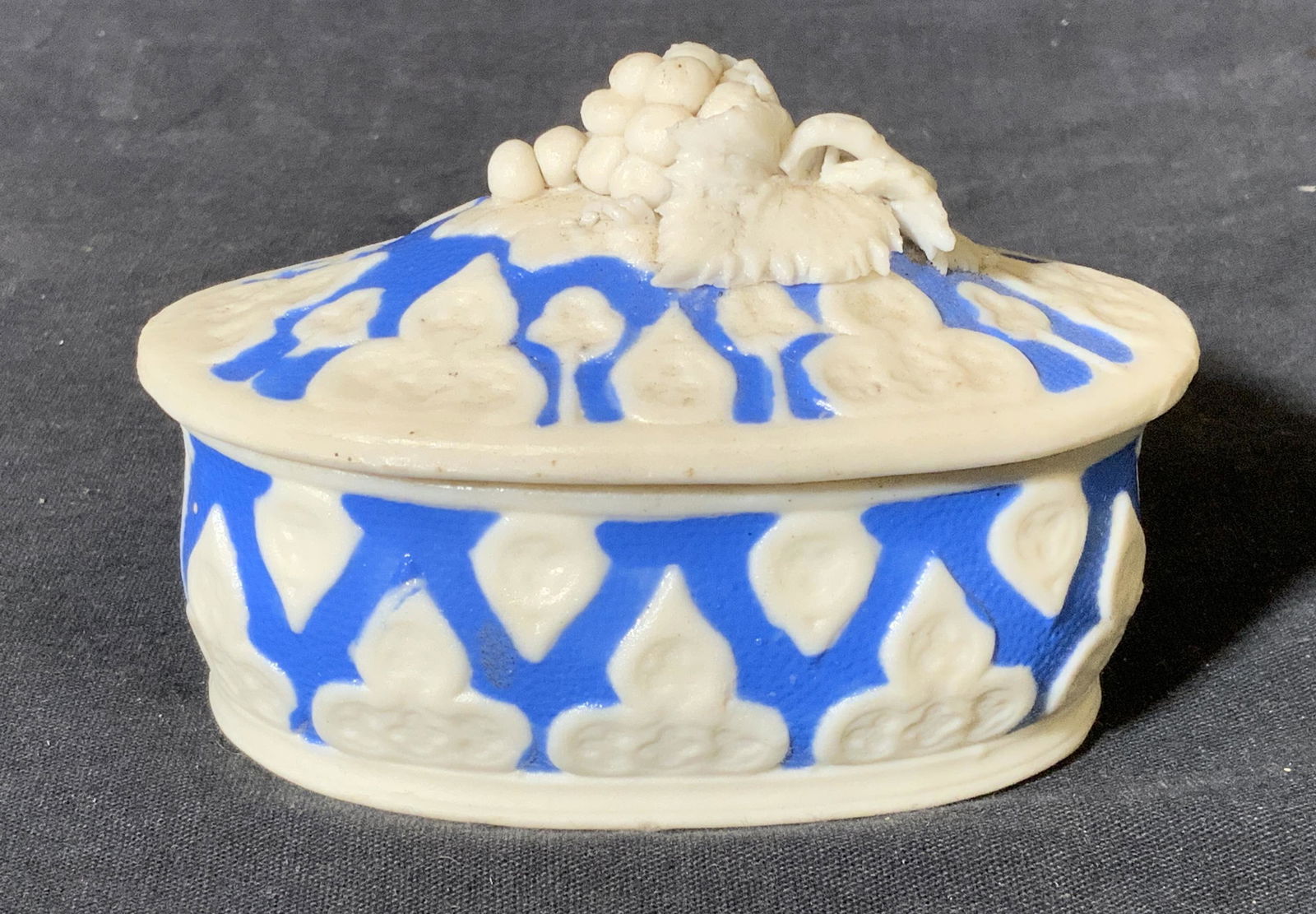 Lidded Blue & White Porcelain Box (1 of 6)