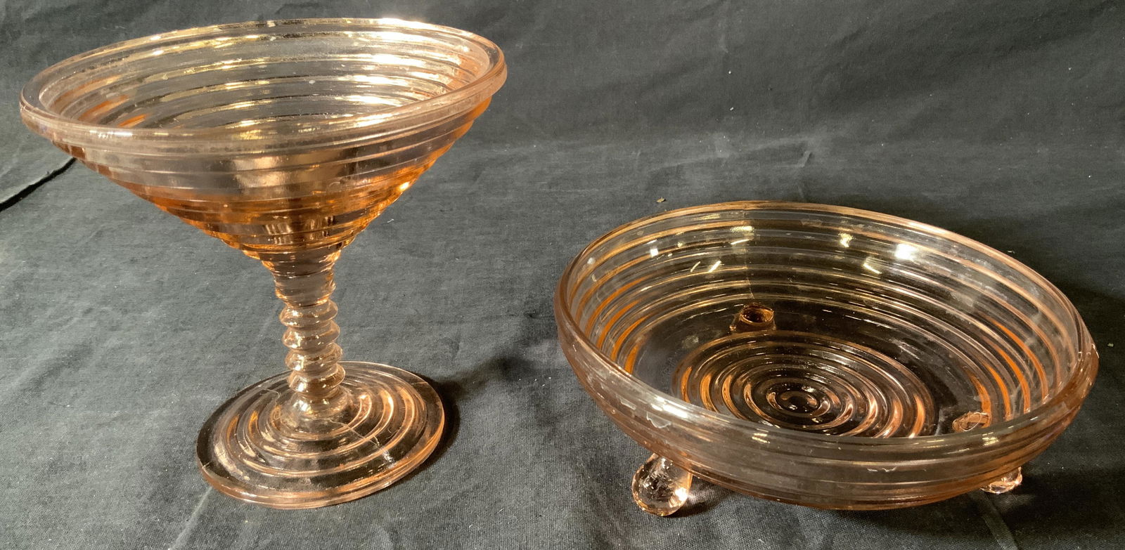 Set 2 Pink Art Glass Dishes (1 of 5)