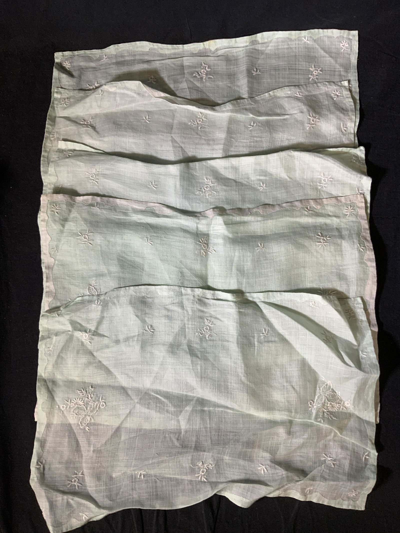 Set 12 Embroidered Napkins, Placemats, Runner (1 of 9)