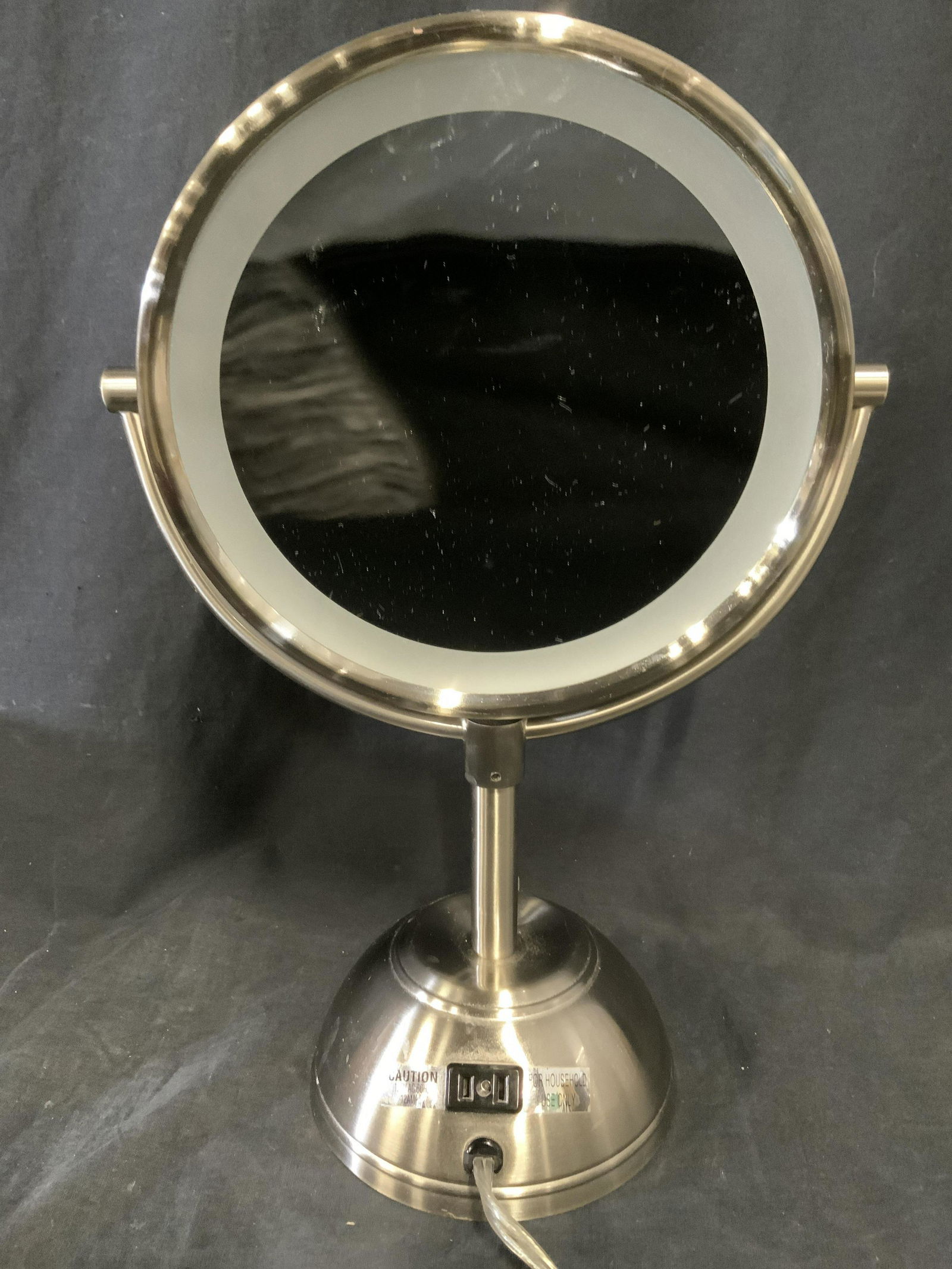 Illuminated Magnification Mirror (1 of 5)