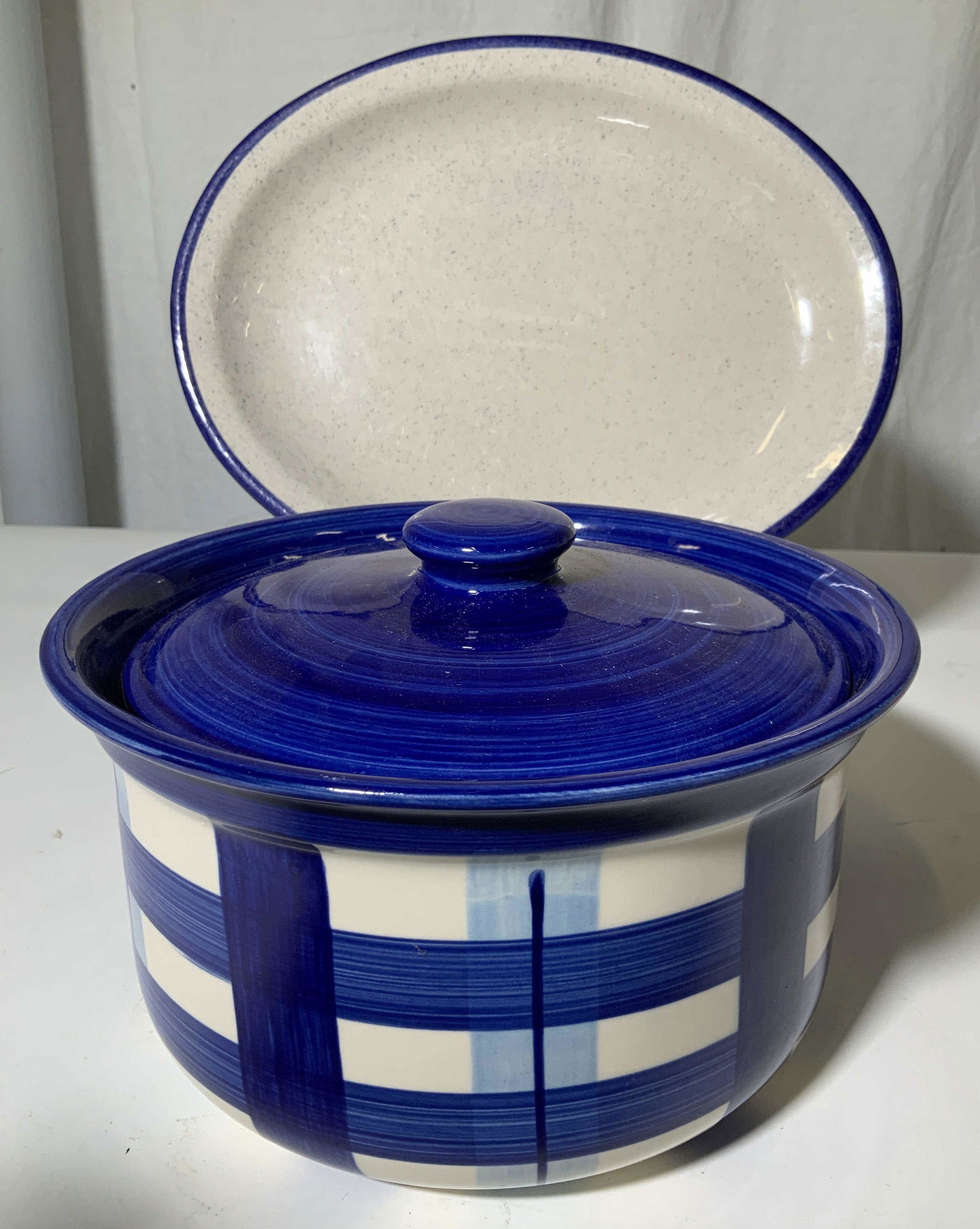 Ulster Ceramic Stoneware Lidded Pot with Platter (1 of 6)