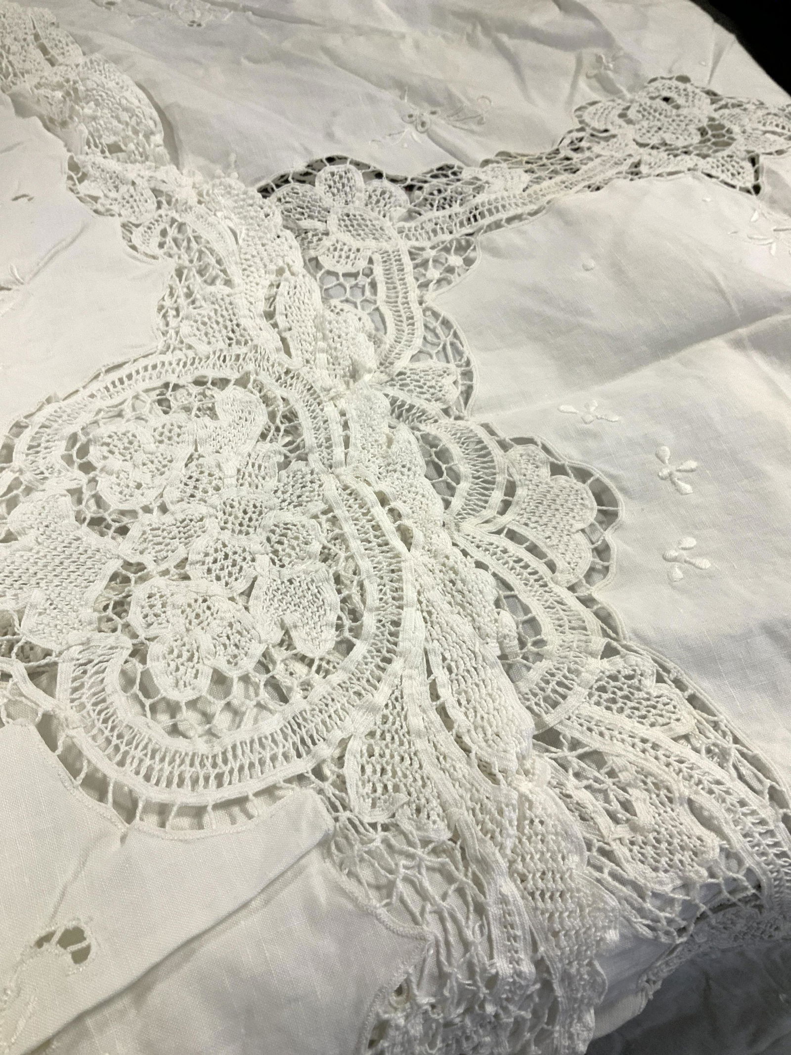 Vintage Oval Table White Linen Tablecloth (1 of 7)