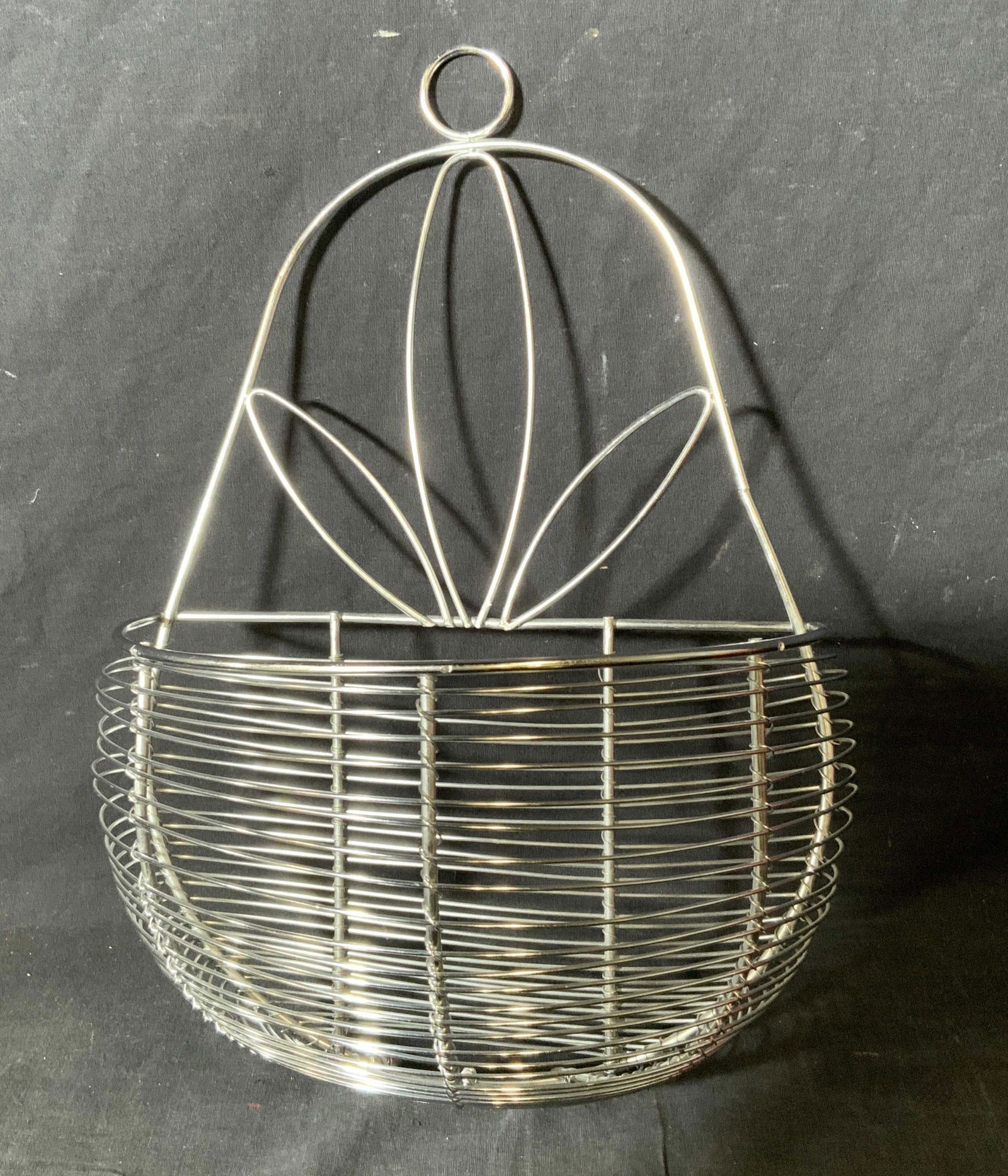Metal Wire Hanging Wall Basket (1 of 7)