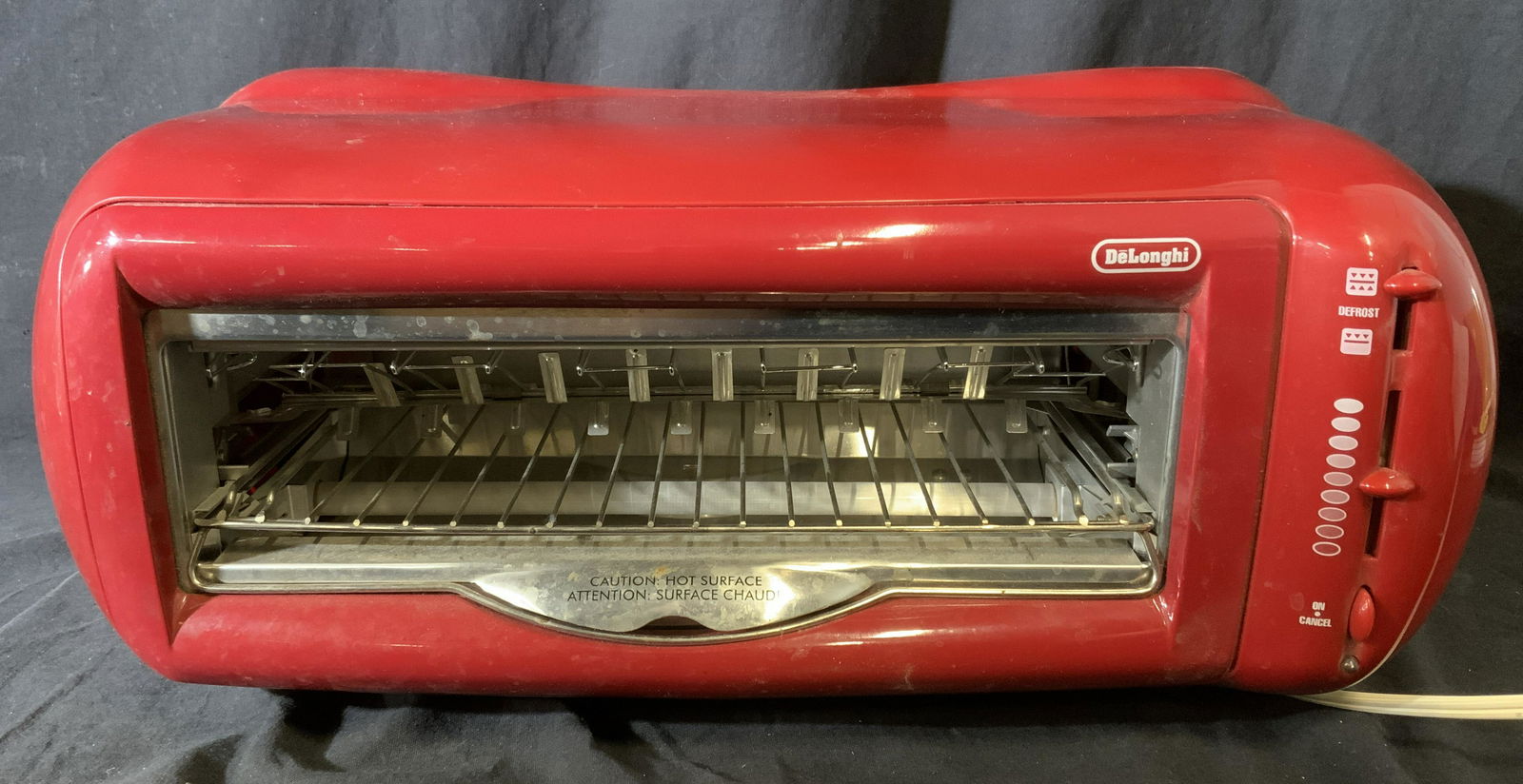 DELONGHI Dual Position Toaster (1 of 6)