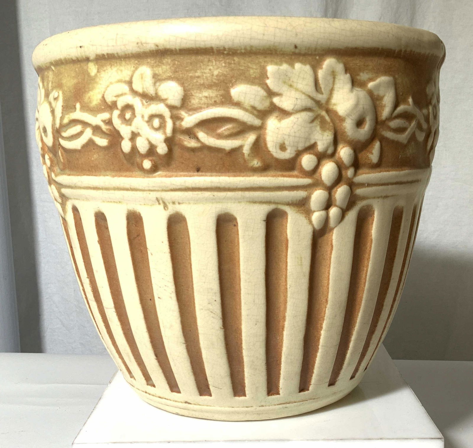 WELLER Majolica Ceramic Planter Pot (1 of 5)