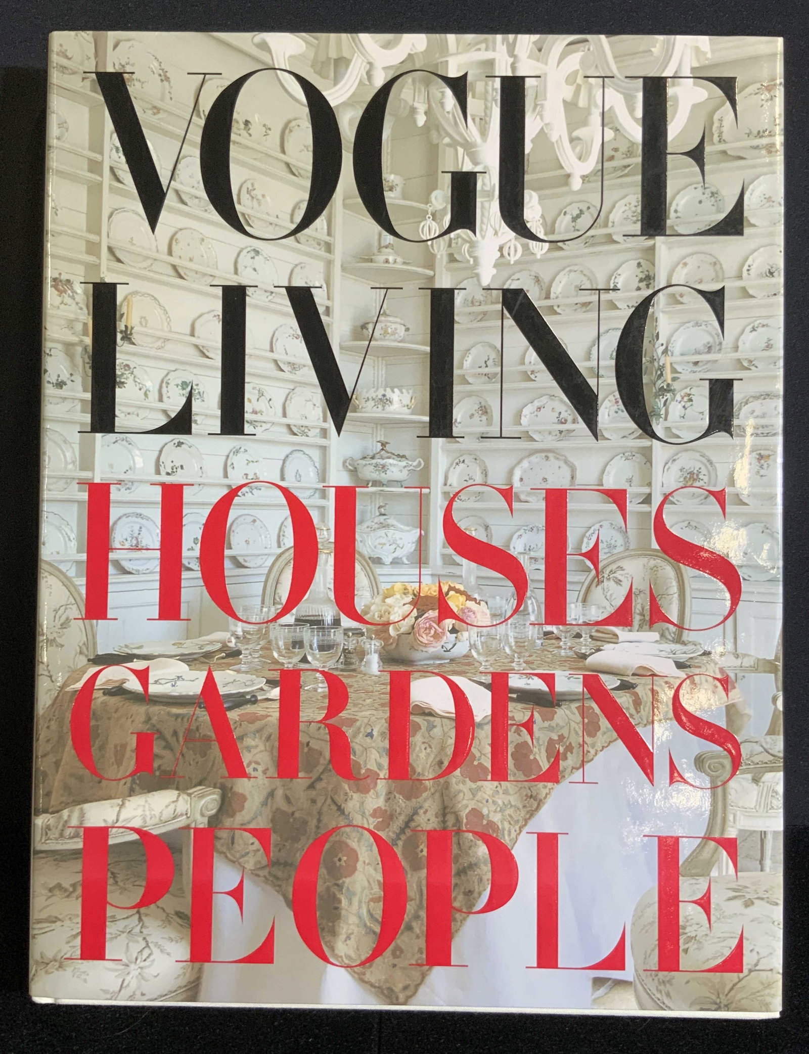 VOGUE LIVING by Alfred A. Knopf, Coffee Table Book: Vogue Living - Houses Gardens People. Published by Alfred A. Knopf. Copyright 2007. Hardcover and weighty. Some wear to the dust cover. Alfred A. Knopf, Coffee table book, hardcover book, library acce