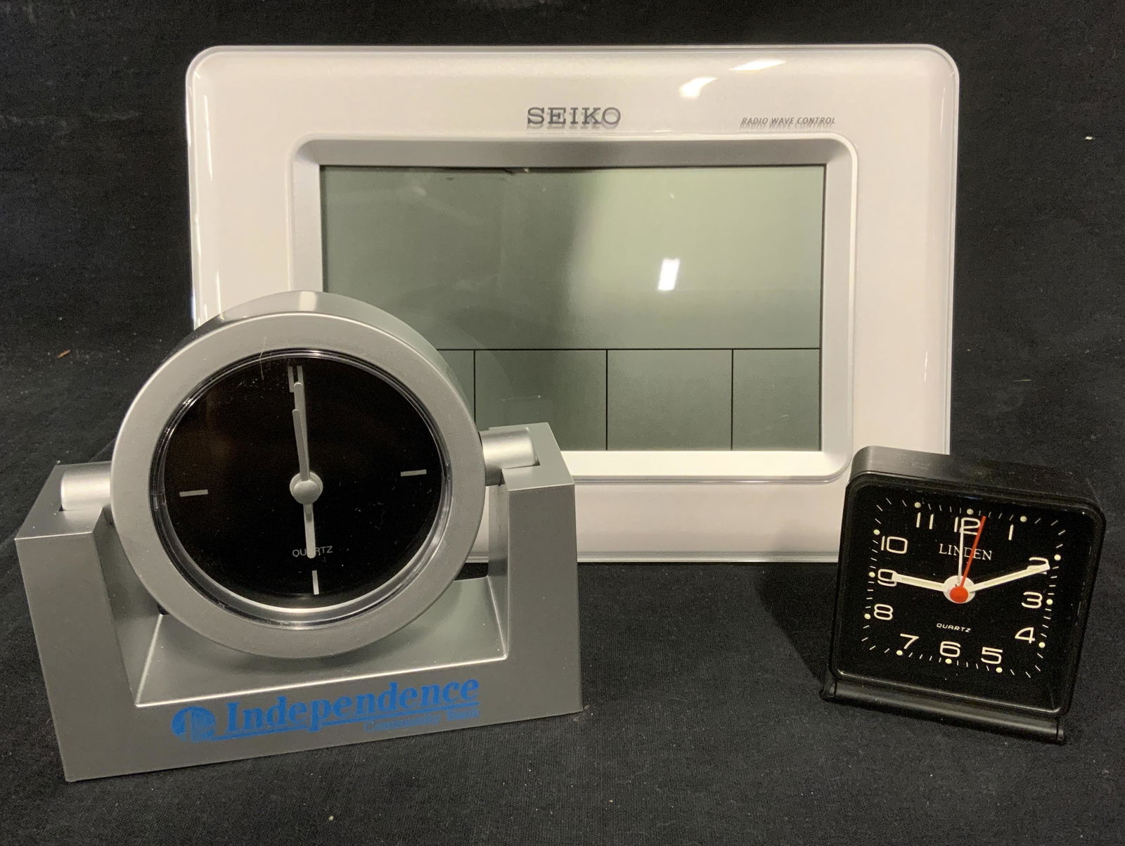 Lot 3 Desktop Clocks (1 of 6)