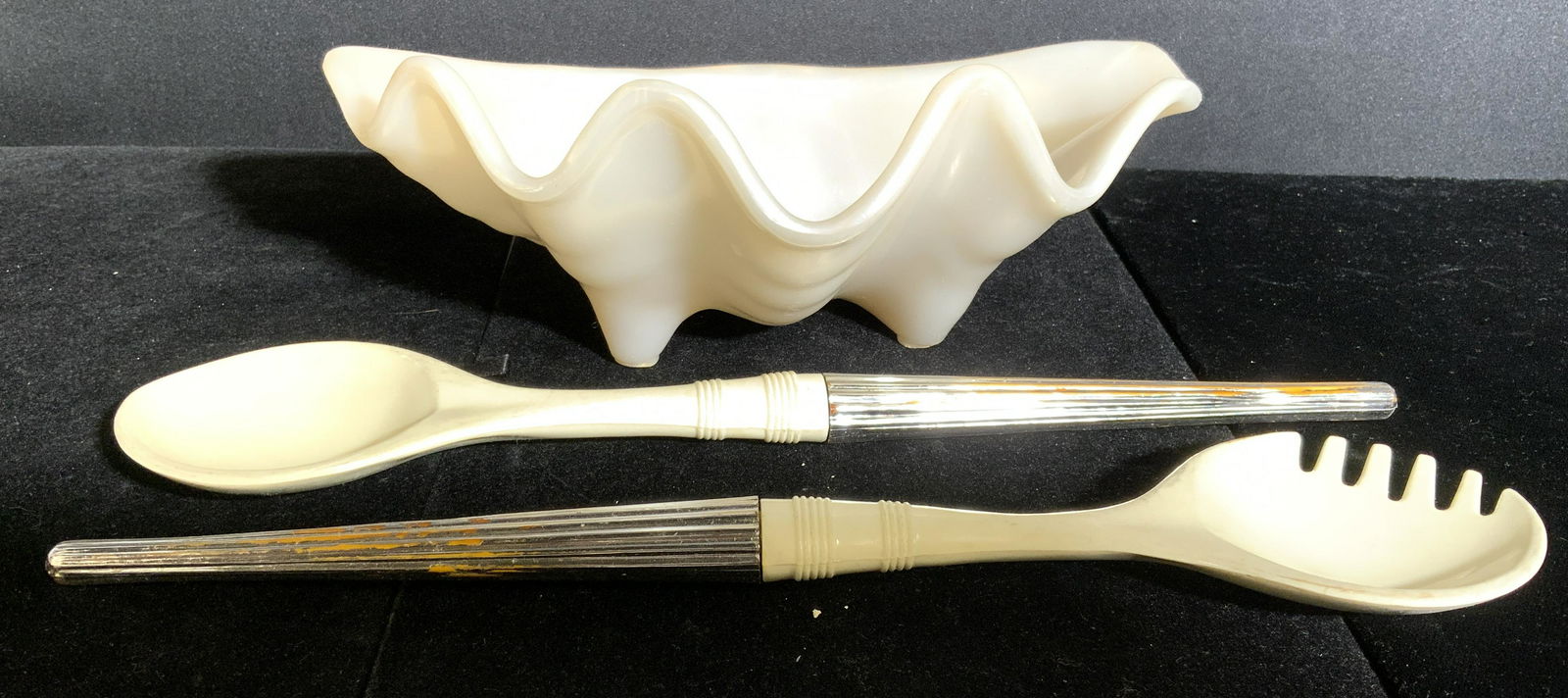 Lot 3 Shell Dish & Salad Sevrvewear (1 of 8)
