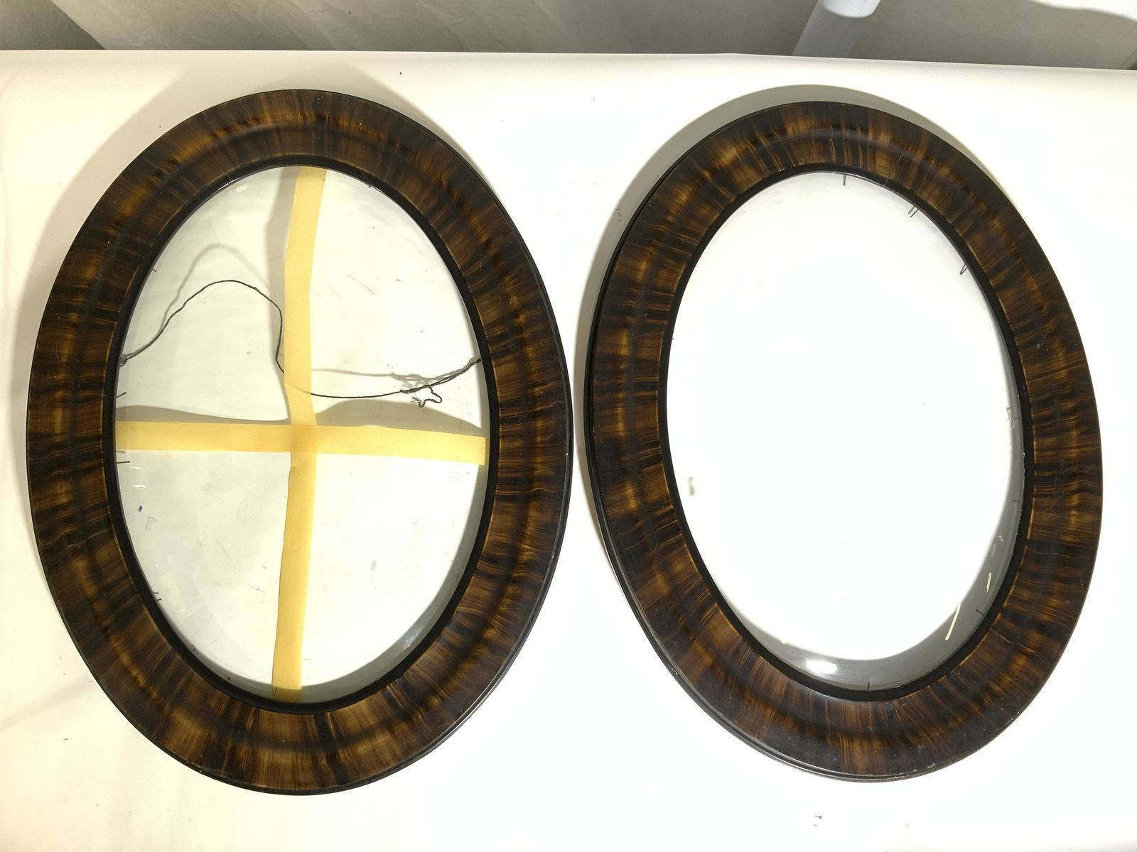 Pair Oval Shaped Wall Picture Frames (1 of 8)