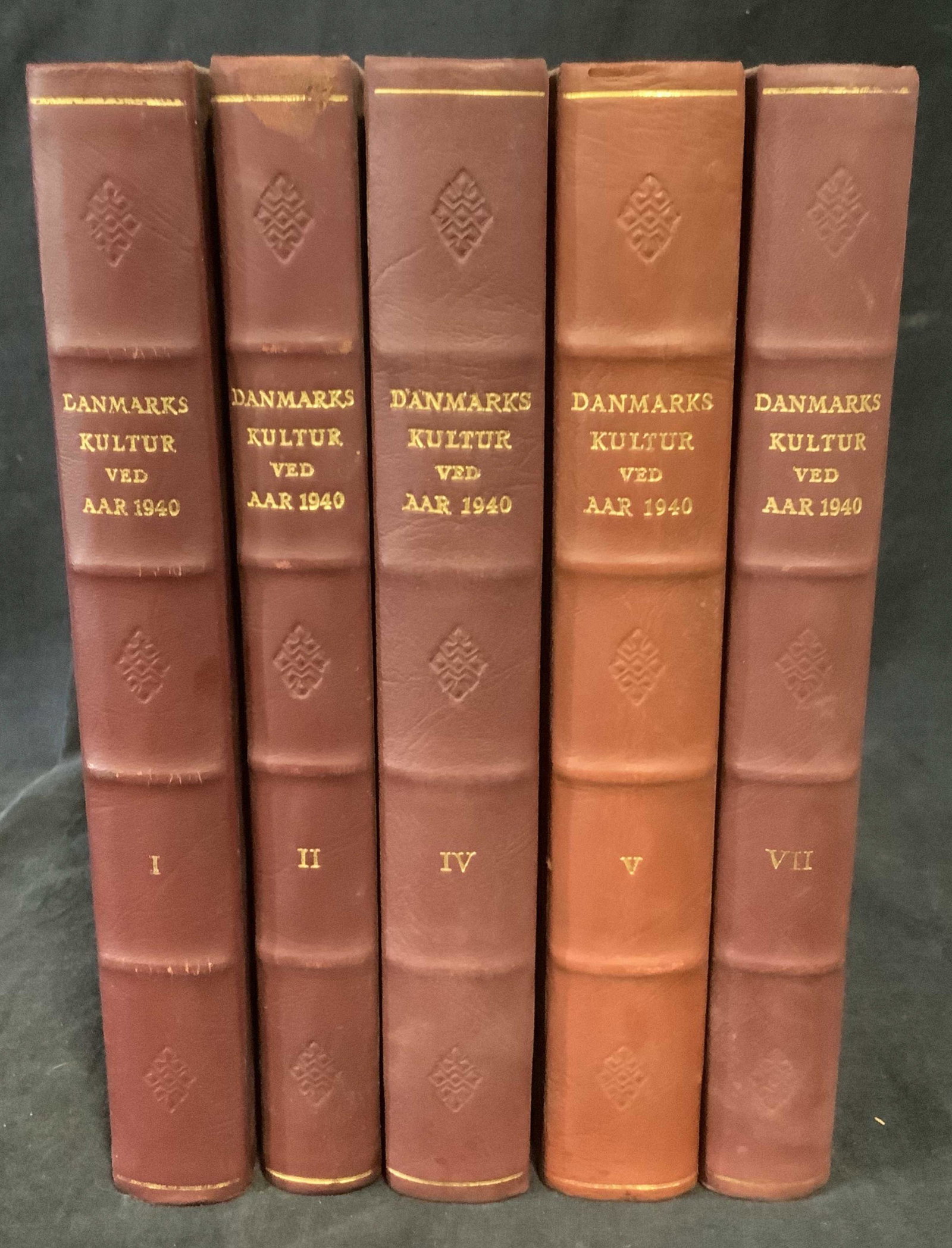 Lot 6 Vintage Volumes DANMARKS KULTUR: Lot includes 6 volumes of DANMARKS KULTUR. Spines read as DANMARKS KULTUR VED AAR 1940. Volumes 1, 2, 4, 5, 7 are included. Each measures approx 9.5 inches long, and 6.75 inches W. Wear is consistent 