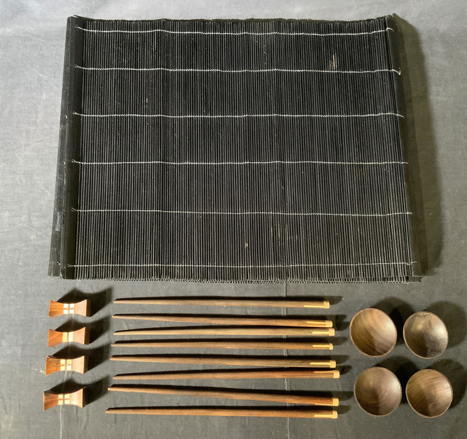 Lot 16 Placemats, Chopsticks, Chopstick Rests (1 of 6)