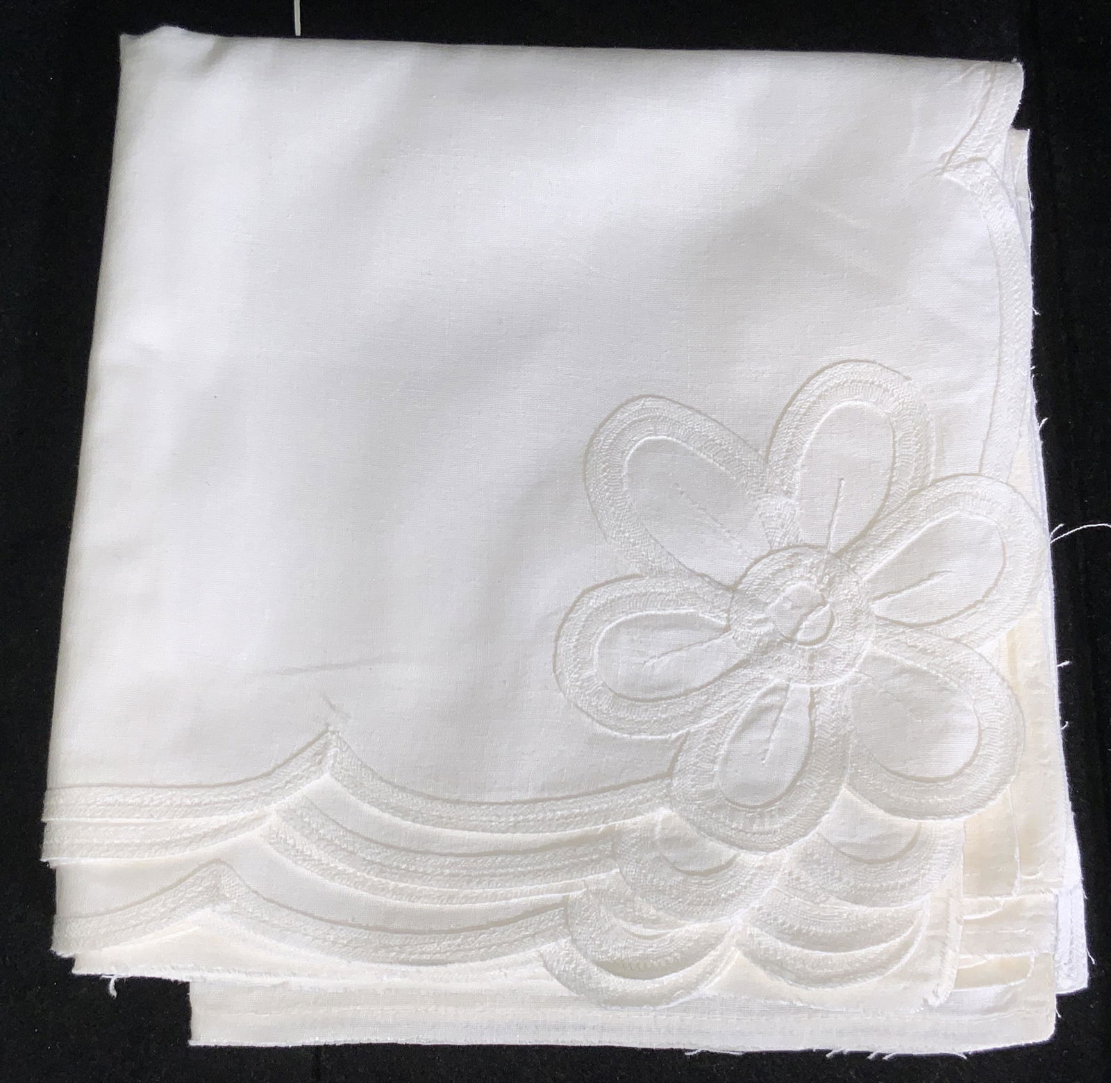 Set 7 Collectible Floral Accent Table Linens (1 of 7)