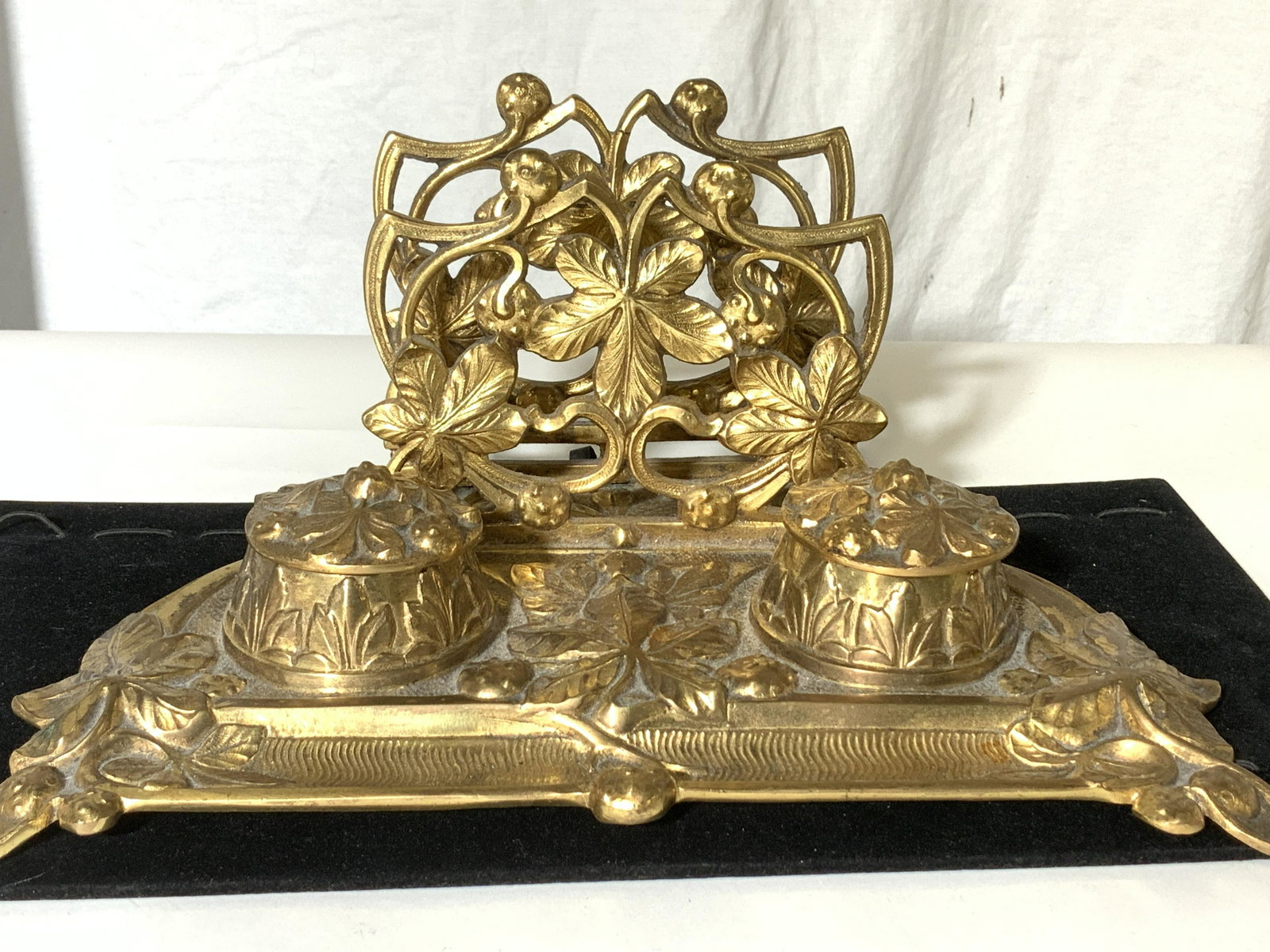 Collectible Gilt Bronze Art Nouveau Ink Well: Antique Belgian Art Nouveau Gilt Bronze Inkwell Signed J. F. Depose. A beautiful antique piece with leaf pattern and double ink wells that are porcelain. This wonderful item features amazing bronzewor