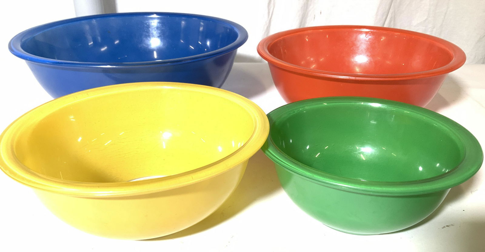 NESTING PRYREX Bowl Set 4 in Multi Colors (1 of 7)