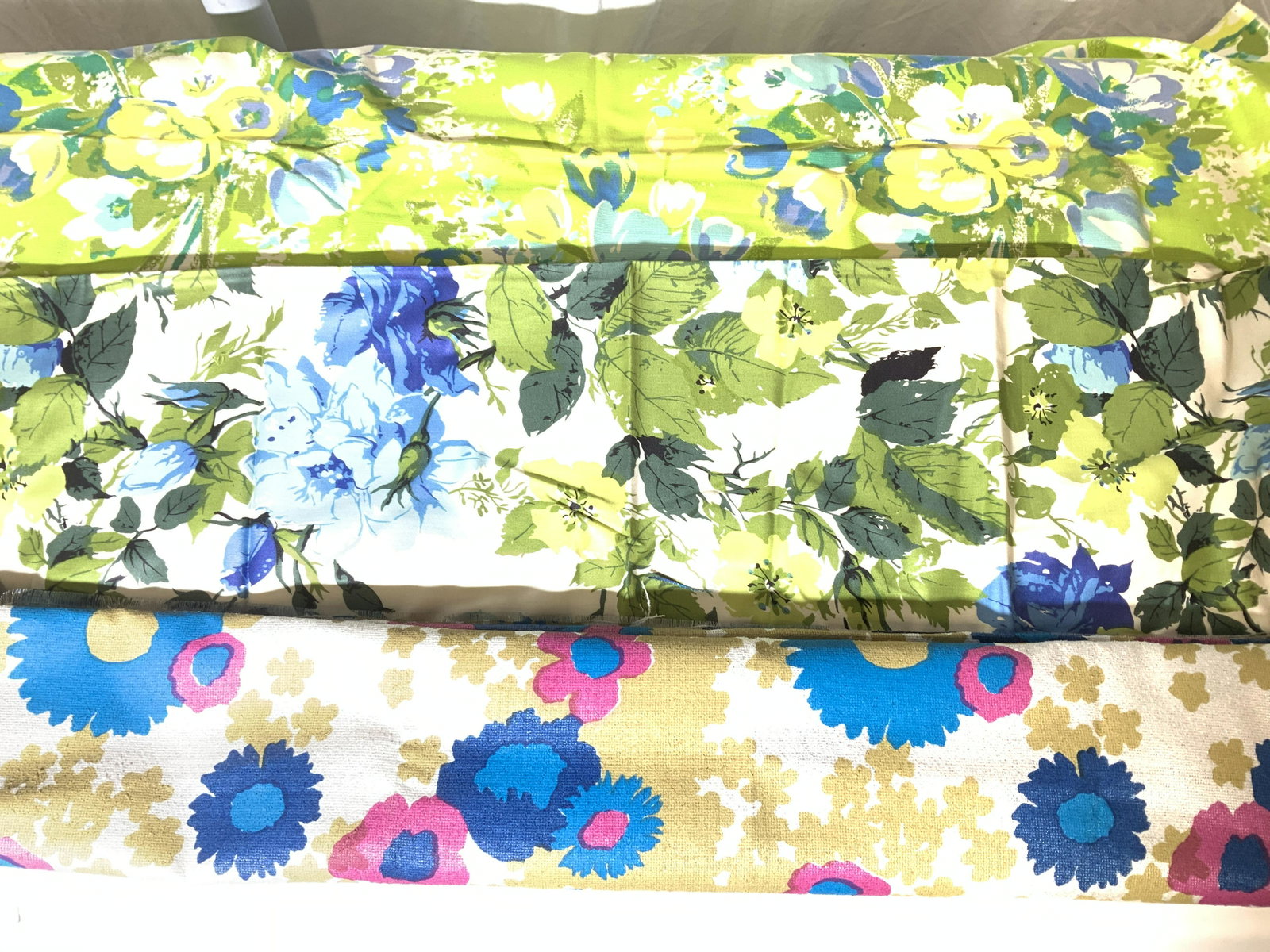 Everfast Mid Century Floral Upholstery/Tablecloths: Everfast Fabrics, most 100% cotton, 6 sample Fabrics with original Tags attached, 2 can be used as tablecloths as they are not cut, measure 54x55 in. Treated with Zepel stain repeller. Both mid centur