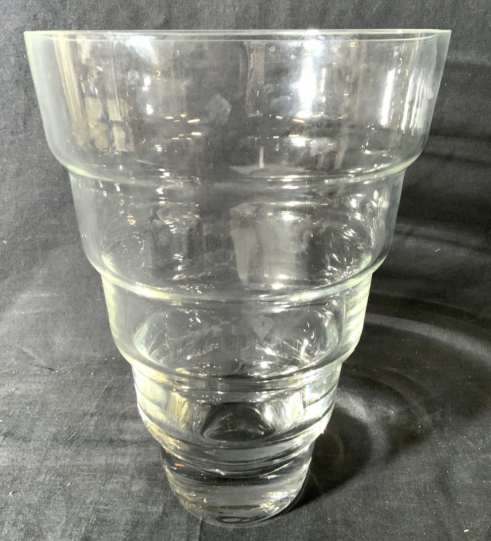 Art Glass Centerpiece Vase: Vase appears to be glass possibly crystal. Piece has upside down beehive shape. Structure gets wider towards top. Piece measures approx 10 inches tall 7.5 inches wide. Vase, Art glass, Art glass vase,
