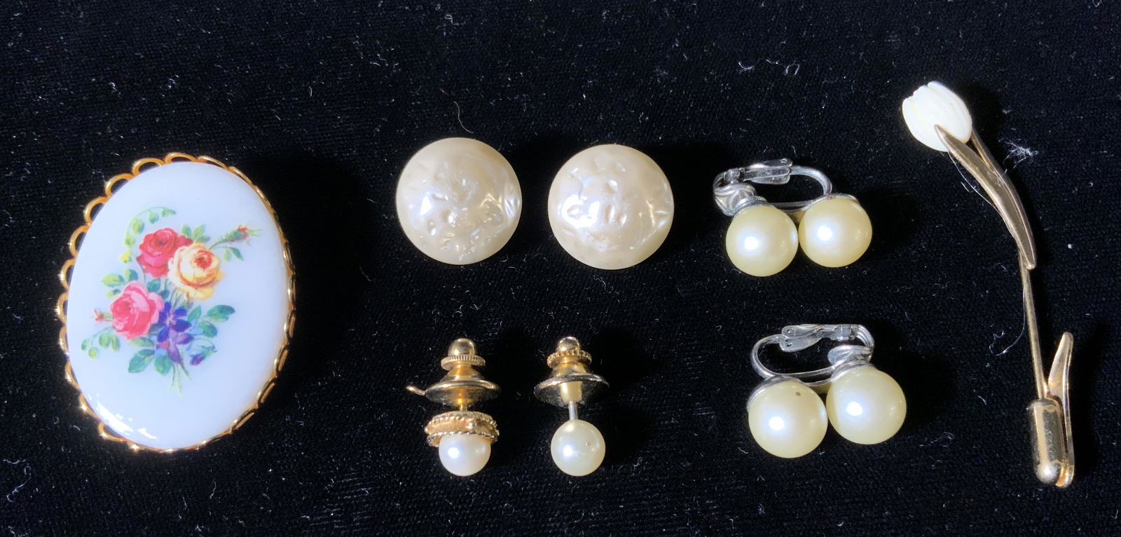 Lot 5 Vintage Pearlescent Brooches & Earrings (1 of 6)