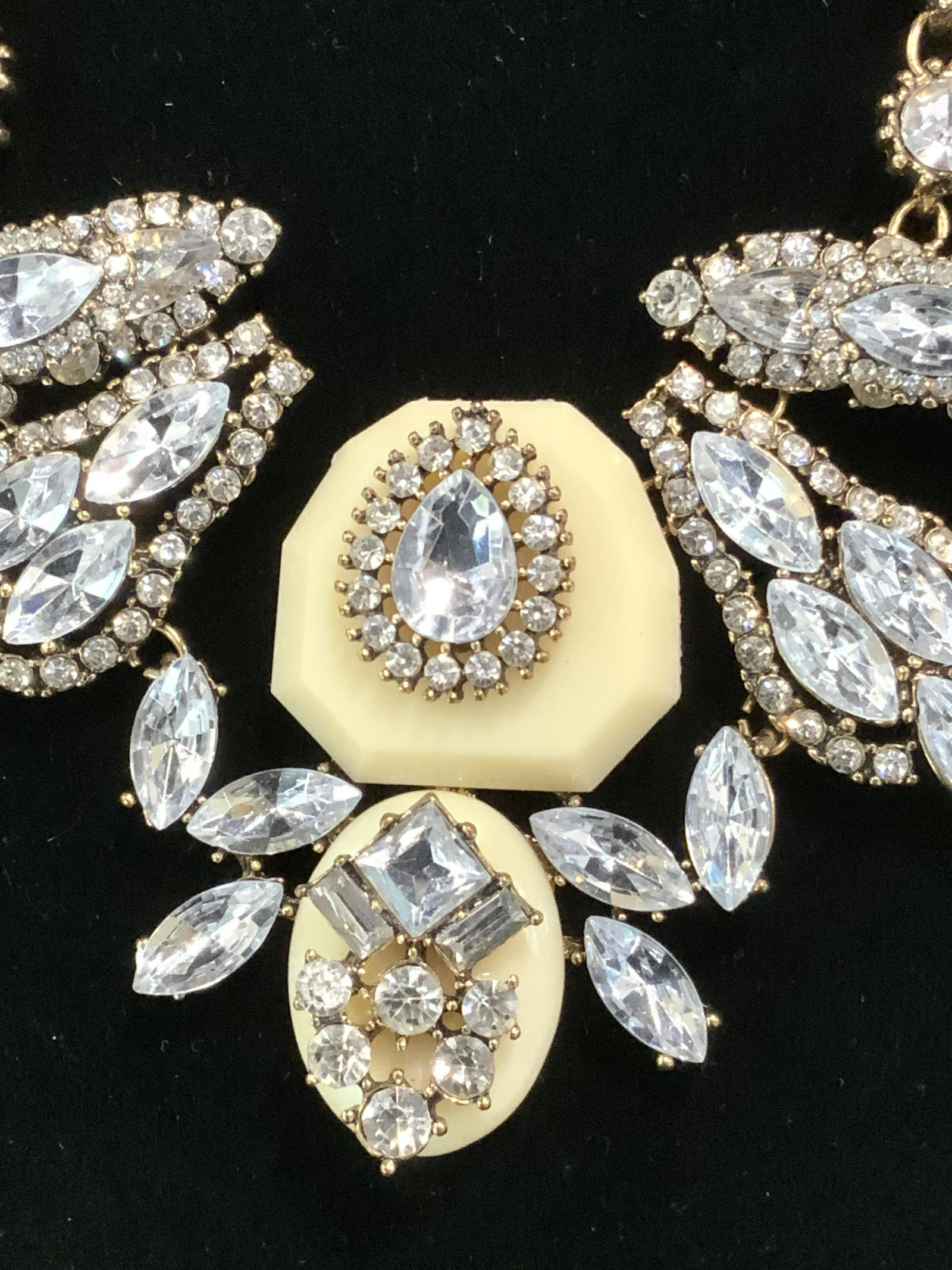 Vintage Crystal bib style Statement Necklace (1 of 12)