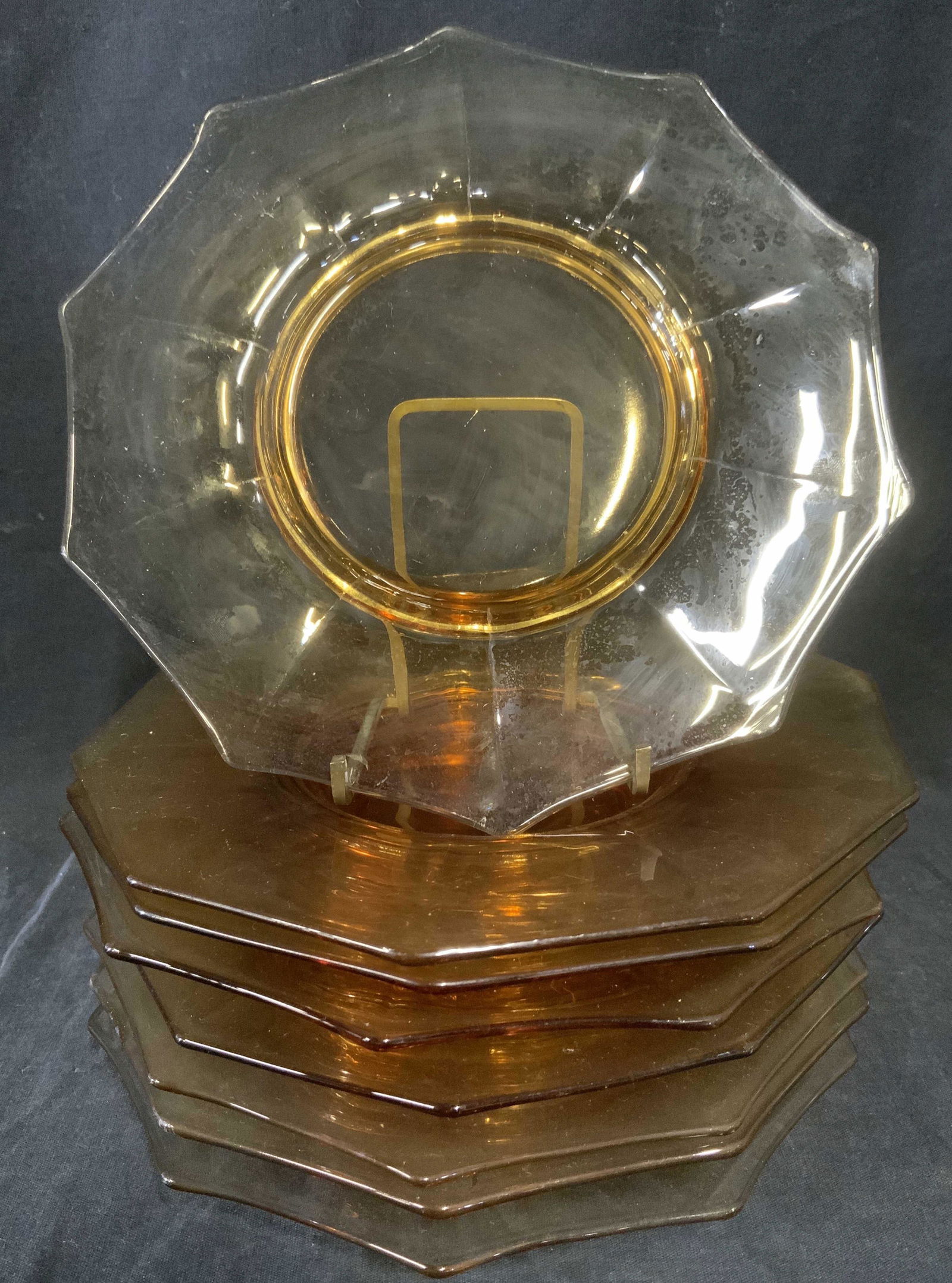 Lot 8 Depression Glass Plates (1 of 5)