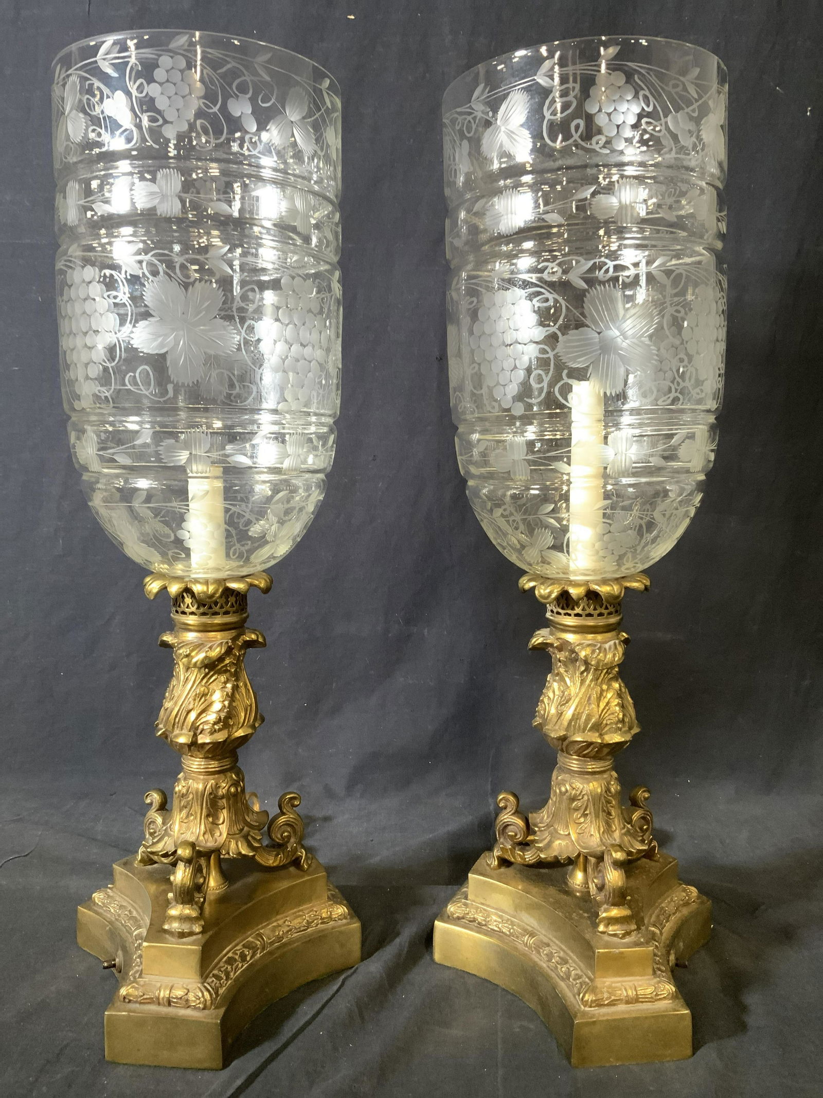 WARREN KESSLER INC. Pair Bronze Hurricane Lamps (1 of 9)