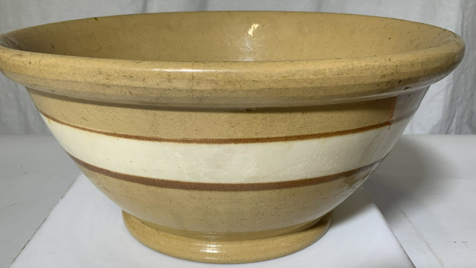 Vintage Glazed Mixing/Fruit Bowl: Minimalist decor with mid century coloring, single cream stripe design on mustard background, very light crazing. 9.25 in wide, 4.5 in tall. Ceramic Bowl, Vintage Bowl, Kitchenalia, Mid century Fruit 