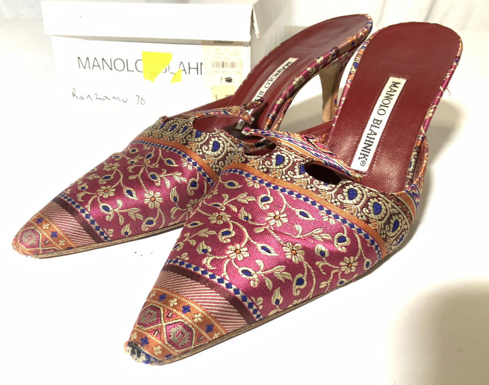 Pair MANOLO BLAHNIK Pumps in MB Boxes (1 of 8)