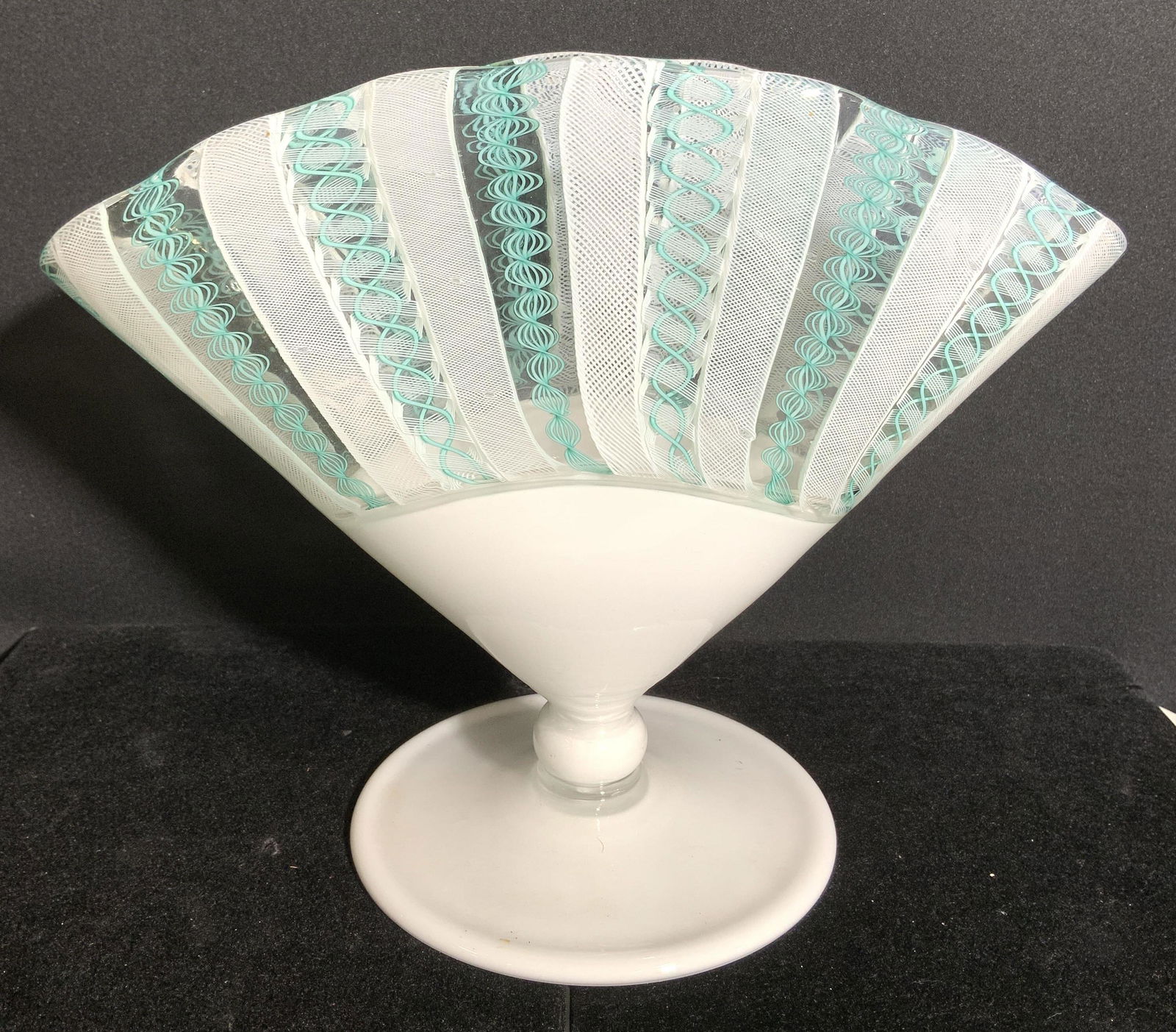 Hand Blown Art Glass Fan Vase (1 of 8)