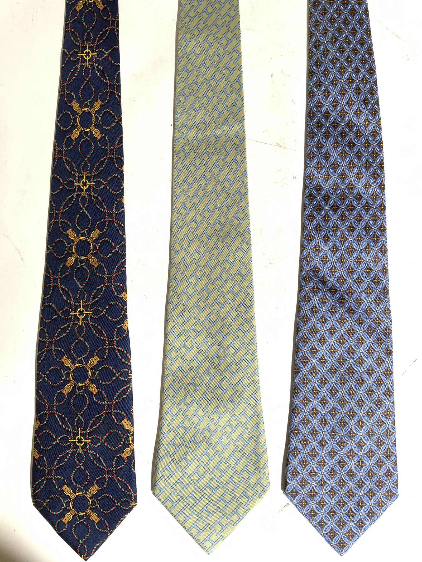 Lot 3 HERMÈS PARIS Silk Men’s Neckties (1 of 8)