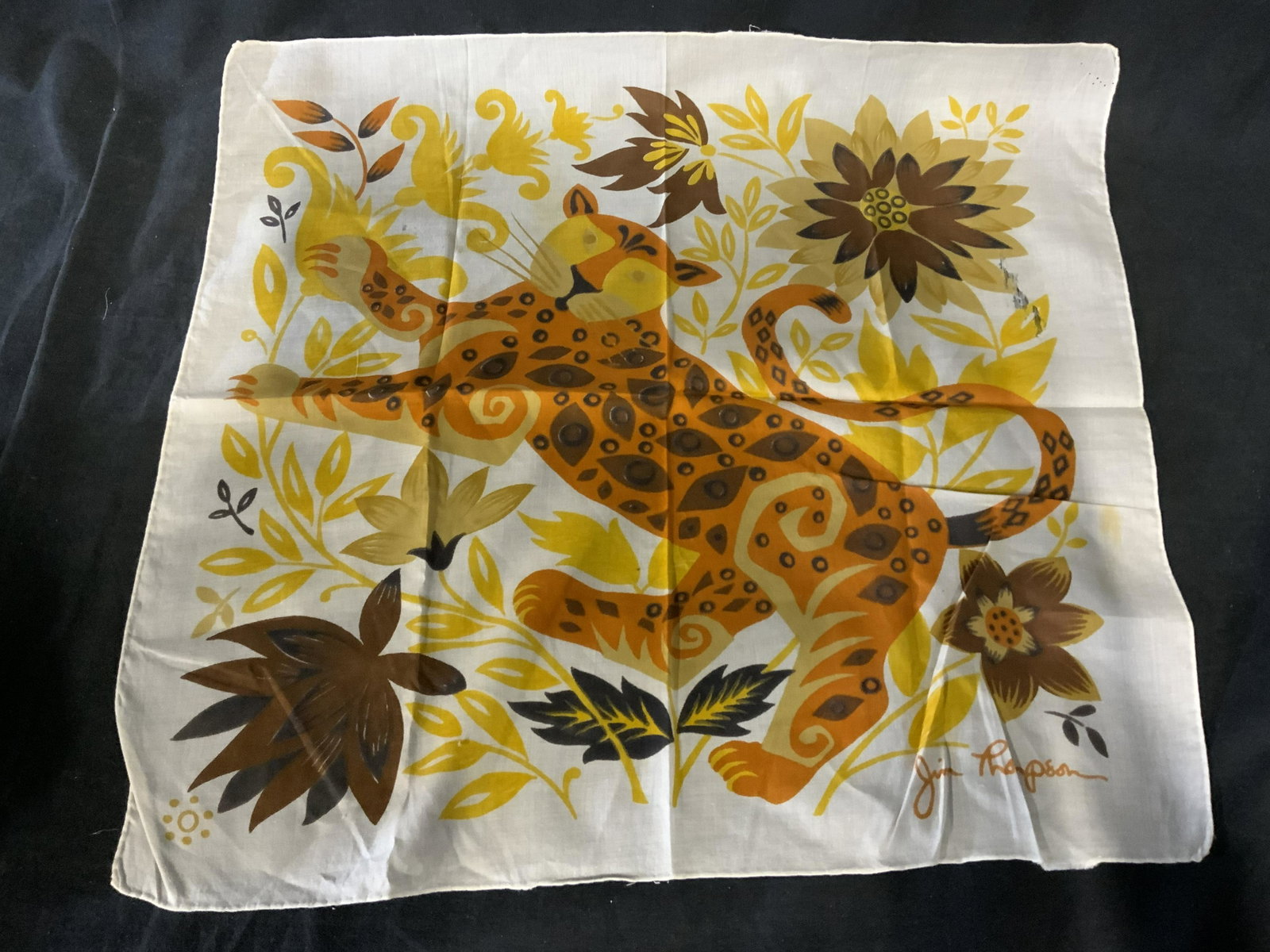 Lot 6 Vintage Napkins & Handkerchiefs: Lot of 6 napkins and handkerchiefs. All all decorated with differing designs. Wear is consistent with age and use, some staining. Largest measures 15.25 x 16.25 inches. Napkins, linens, pocket square,