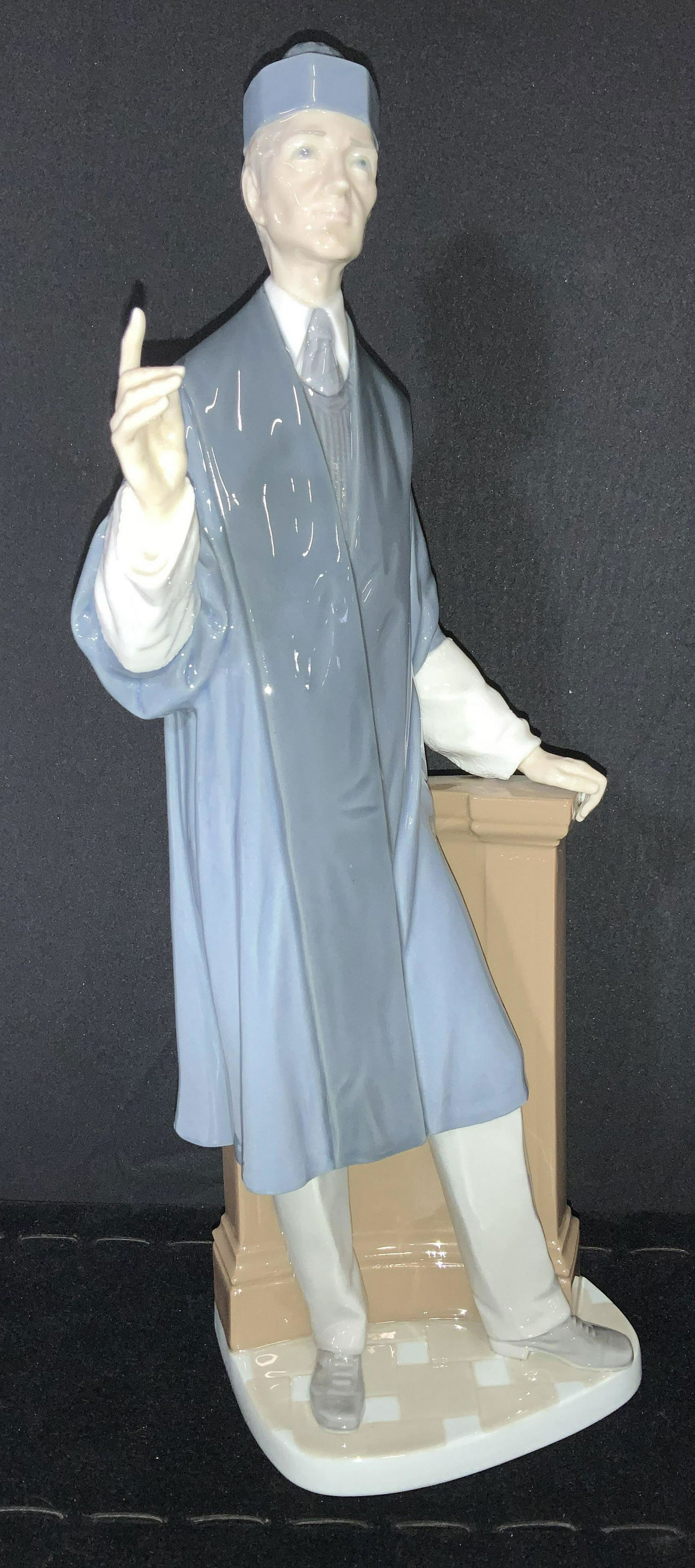 LLADRÓ Professor in Robe Porcelain Statue, Spain (1 of 7)
