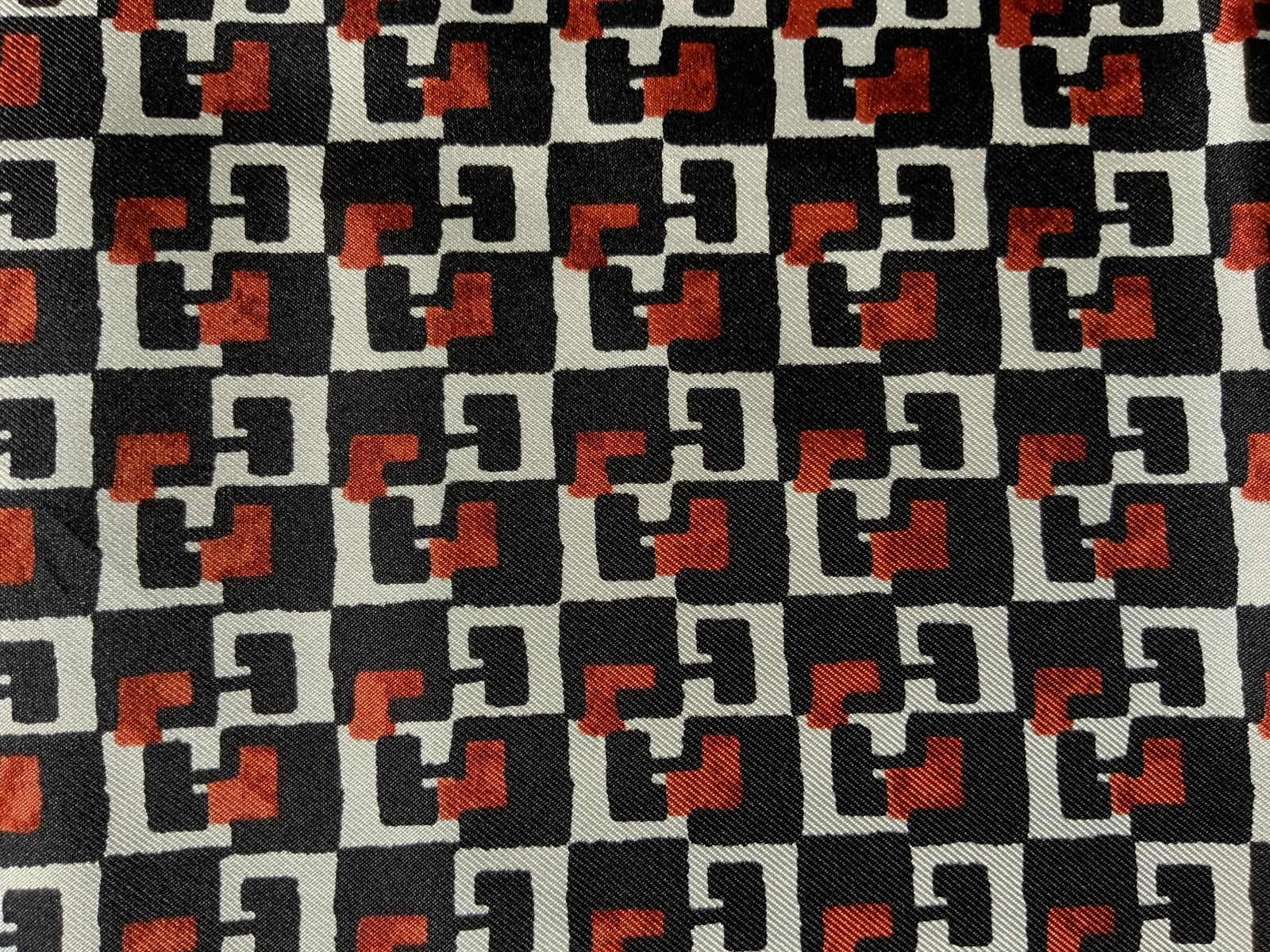 GUCCI Silk Scarf, Fashion Accessory (1 of 5)