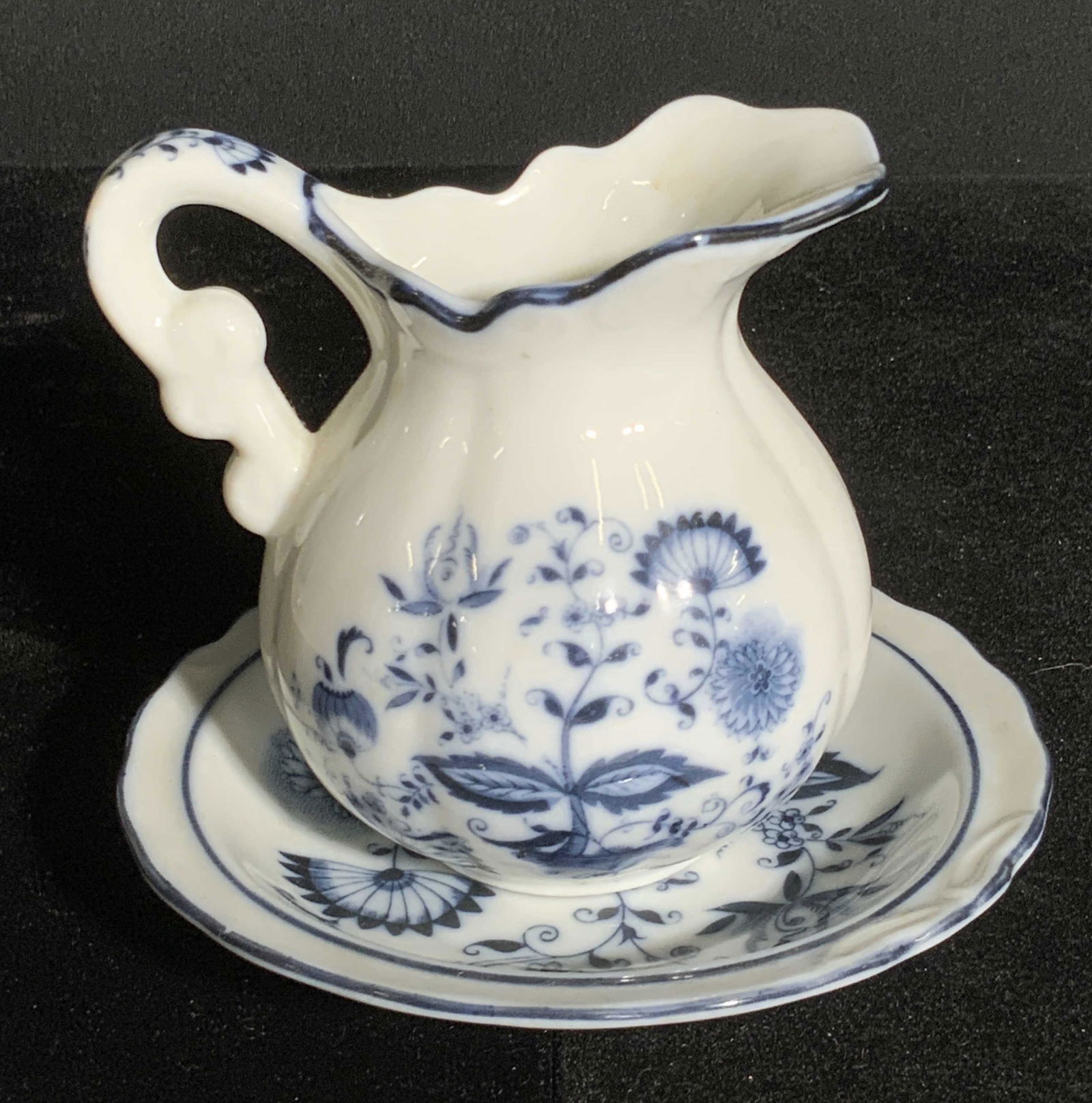 Set 2 MEISSEN BLUE ONION Porcelain Dish & Creamer (1 of 10)