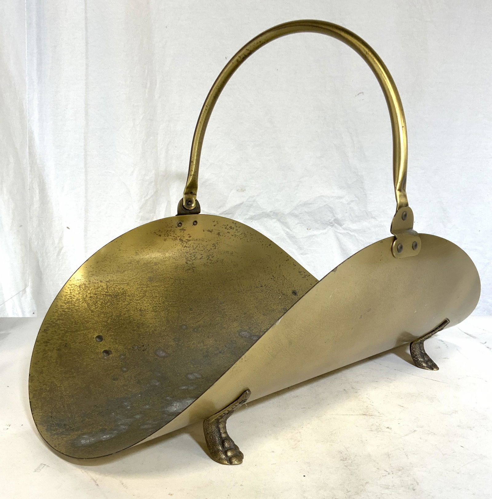 Vintage Footed Brass Firewood Holder W Handle (1 of 8)