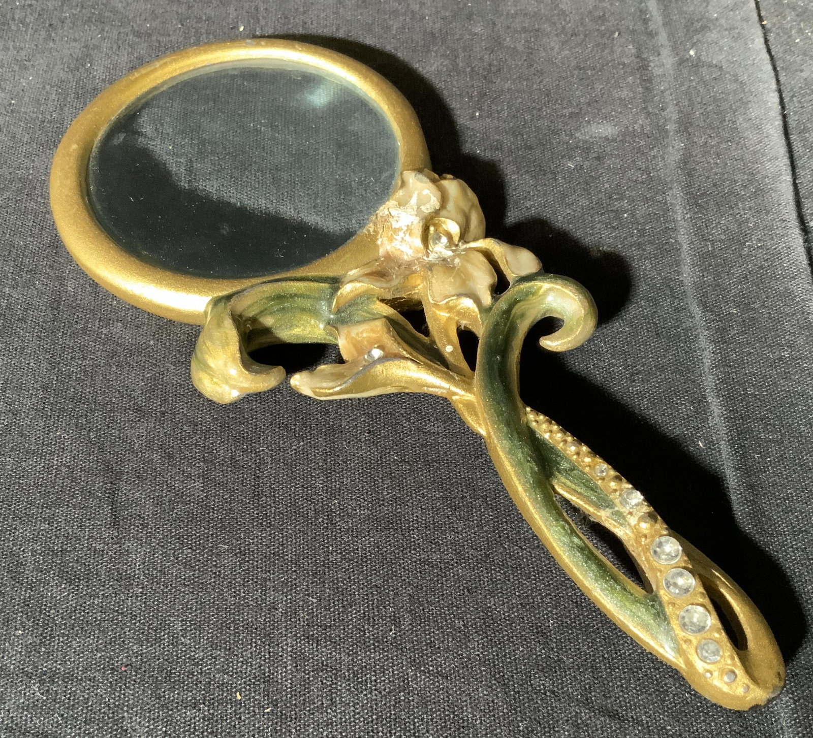 Floral Metal Magnifying Glass: Floral Metal Magnifying Glass, no apparent inscriptions or markings, measures 6 inches long, piece has resin possibly enamel inlay on the floral designs, chips to piece, handle of magnifying glass bed