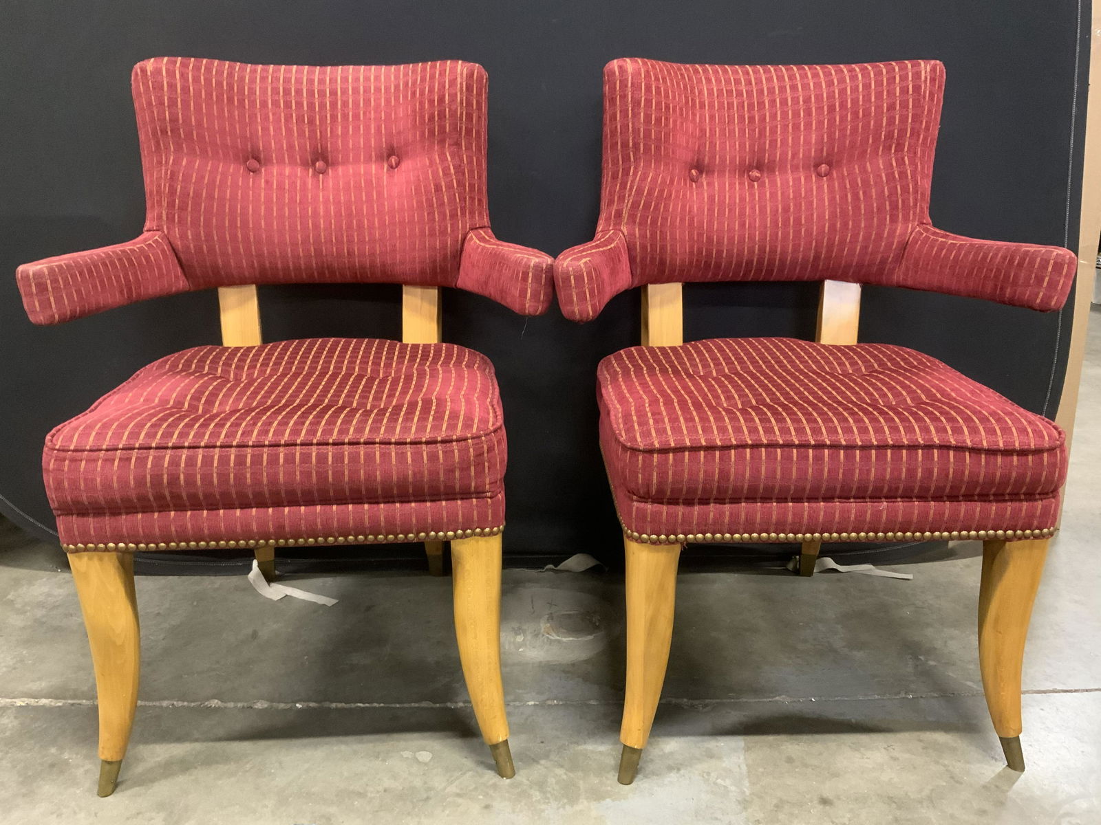Set 4 Upholstered HENREDON Side Chairs: Set of 4 HENREDON chairs. Includes two armchairs, and two side chairs. Seat and backs are tufted, frame is wooden, upholstery secured by brass nails. Each leg is capped in brass. Upholstery is vermill
