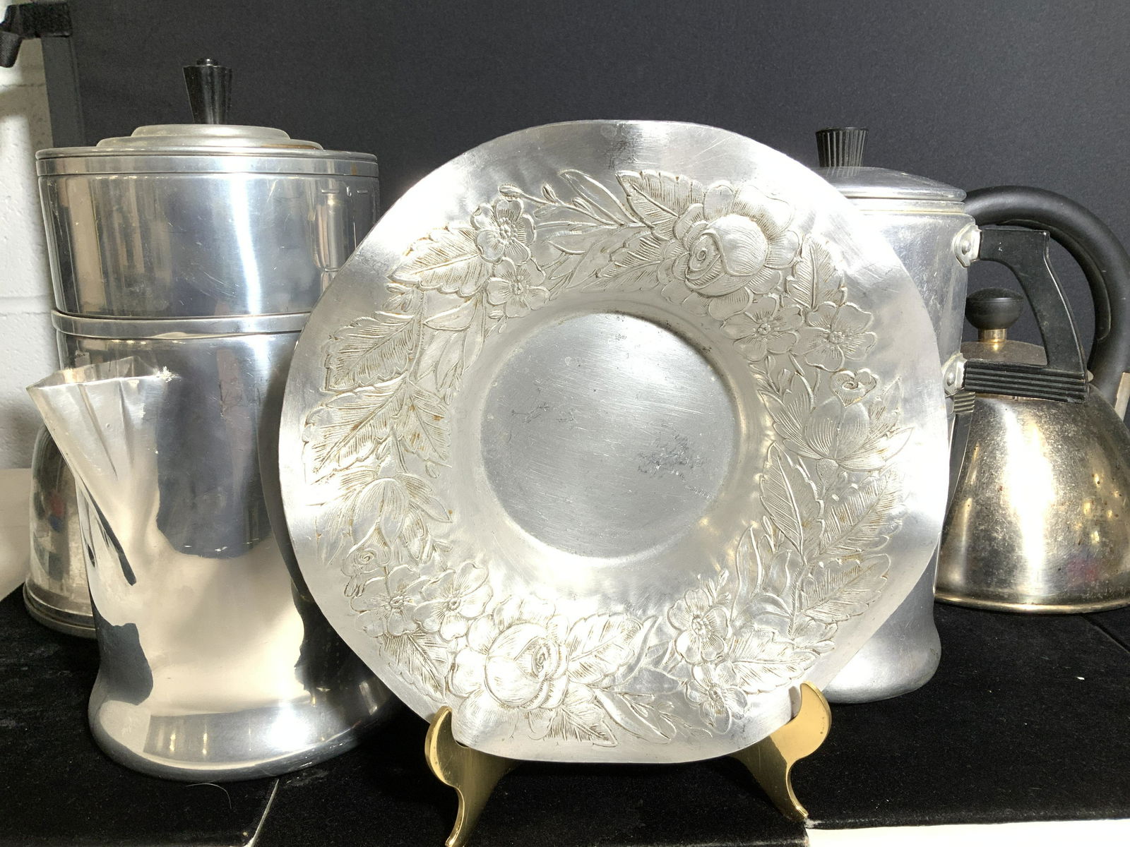 Collectible Grp Vintage Aluminum Kettles & Bowl, 6 (1 of 10)