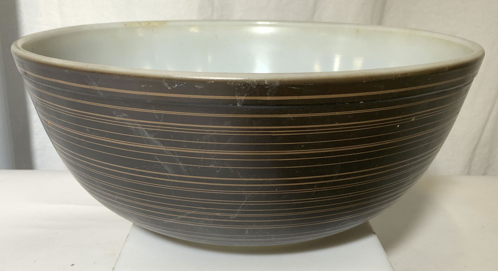 Large Brown PYREX Mixing Bowl 4 QT, Vntg (1 of 5)