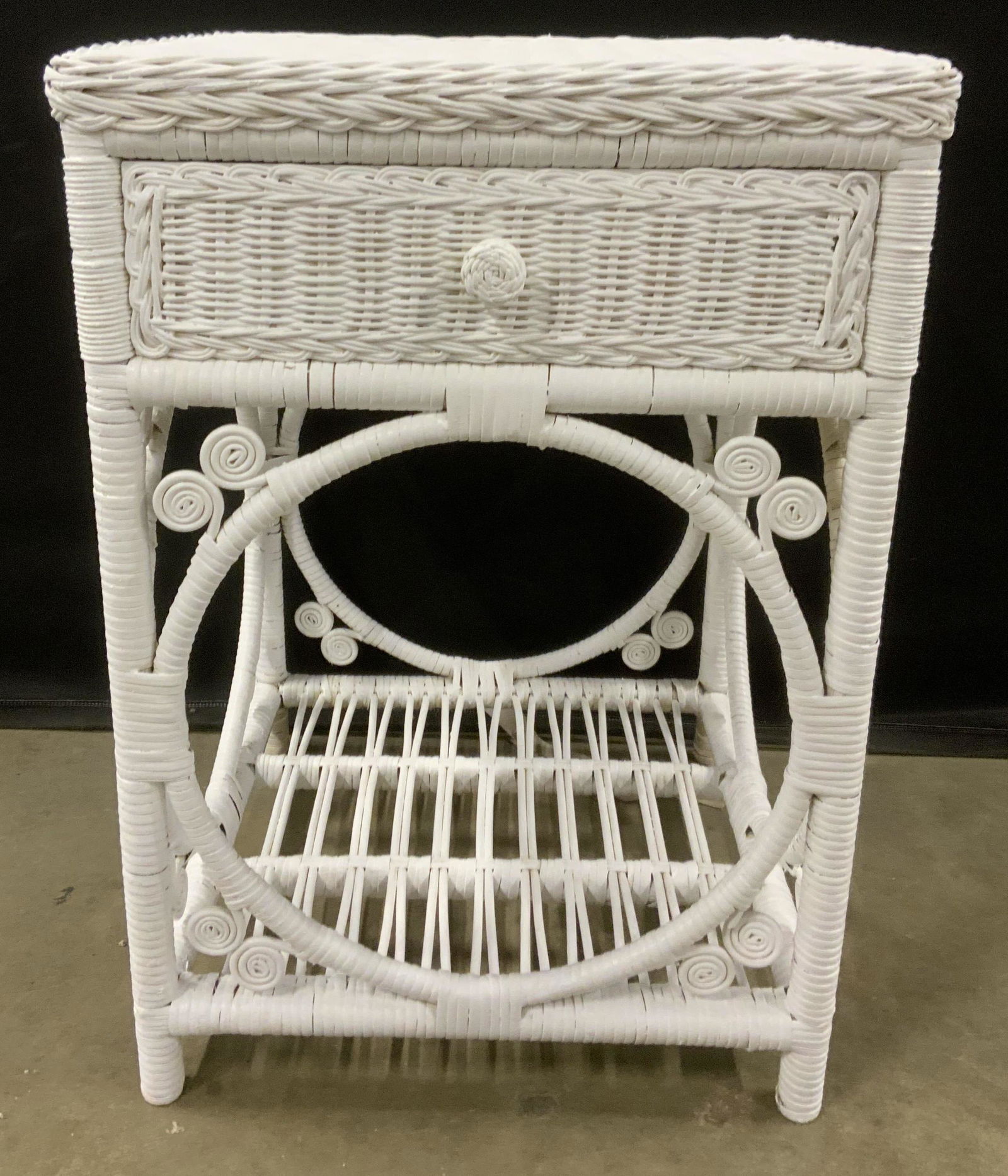 Woven Wicker End Table w Drawer (1 of 10)