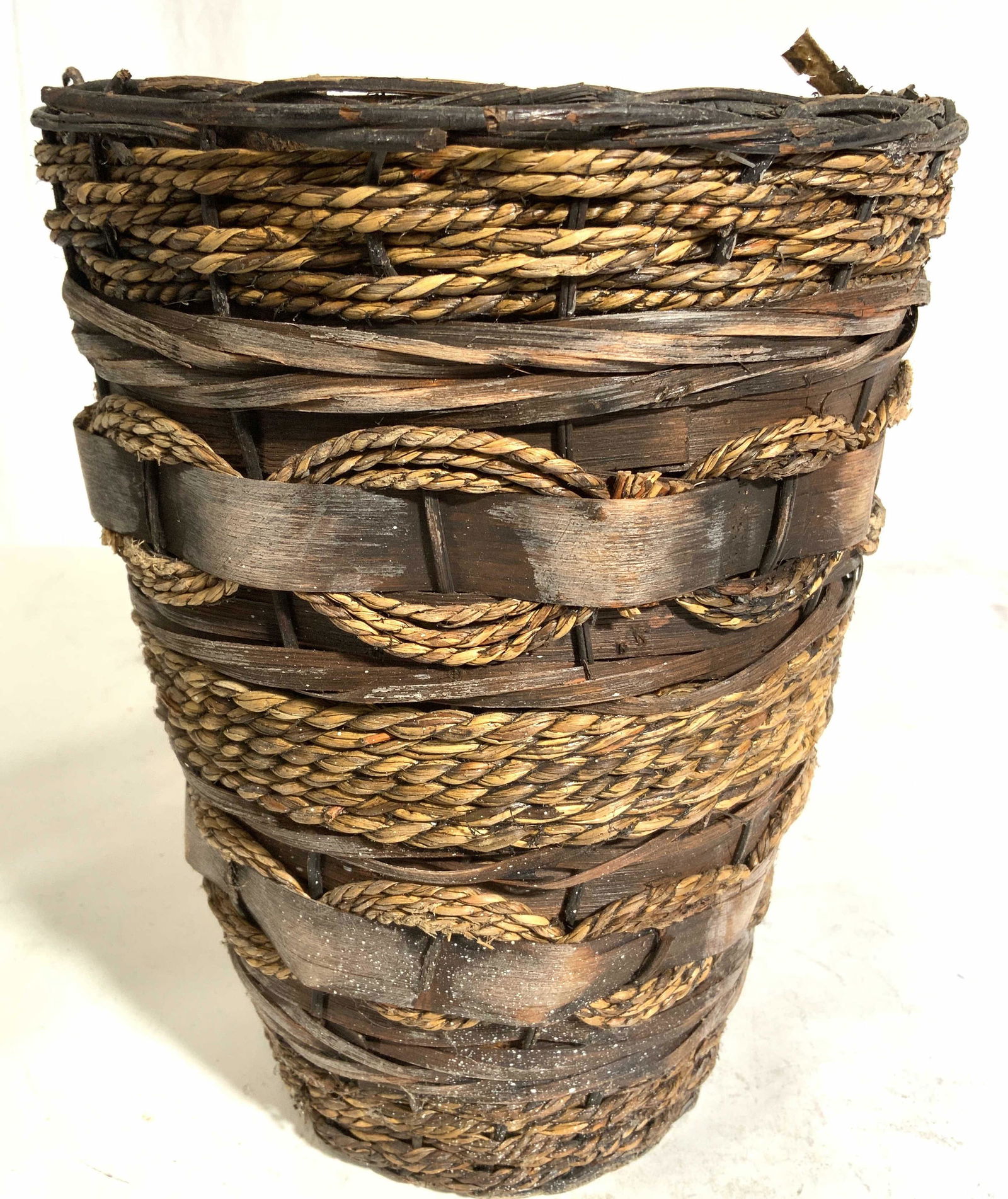 Terra Cotta Planter W Woven Outer Covering (1 of 7)