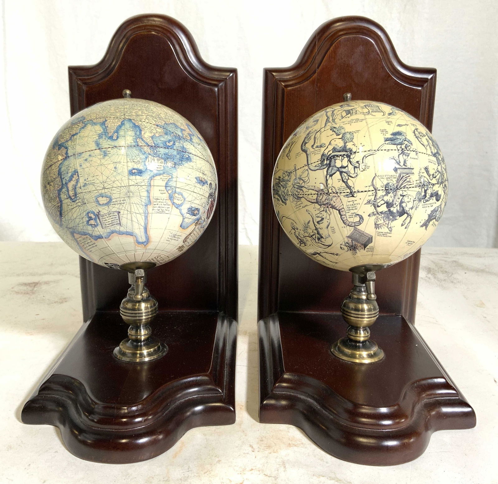 Lot 2 Globe Bookends W Wooden Bases (1 of 10)
