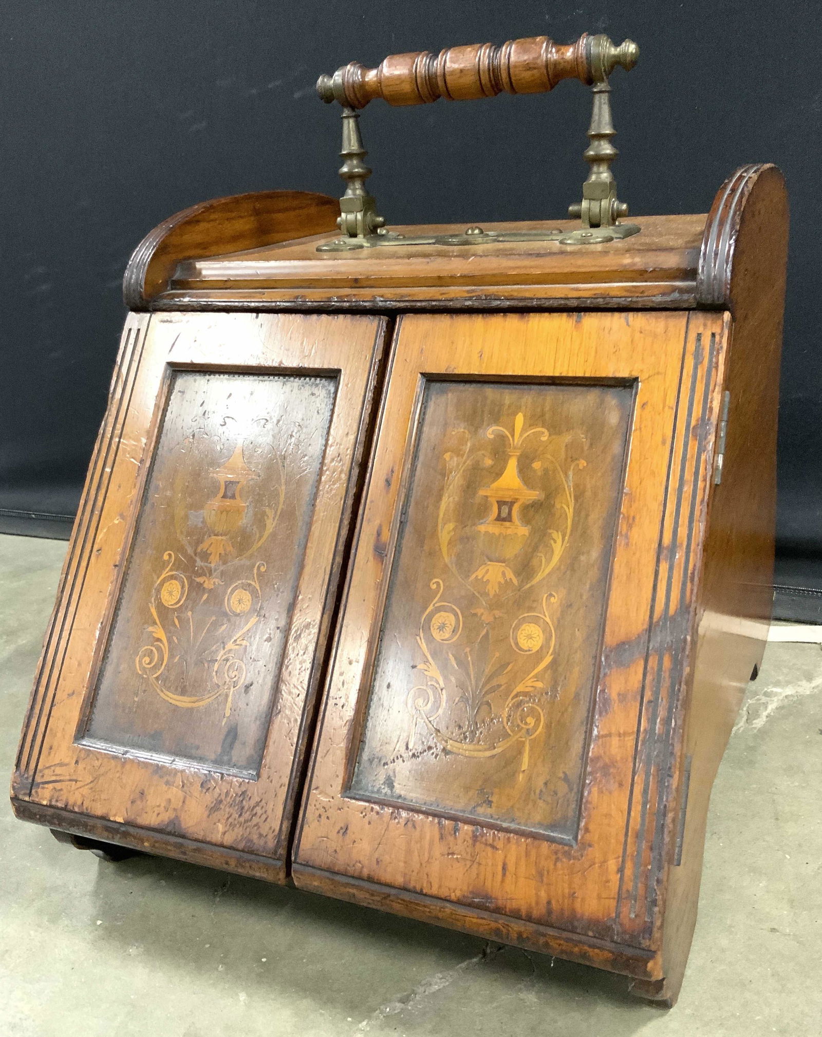Vintage Carved Wooden Coal Scuttle W Handle (1 of 10)