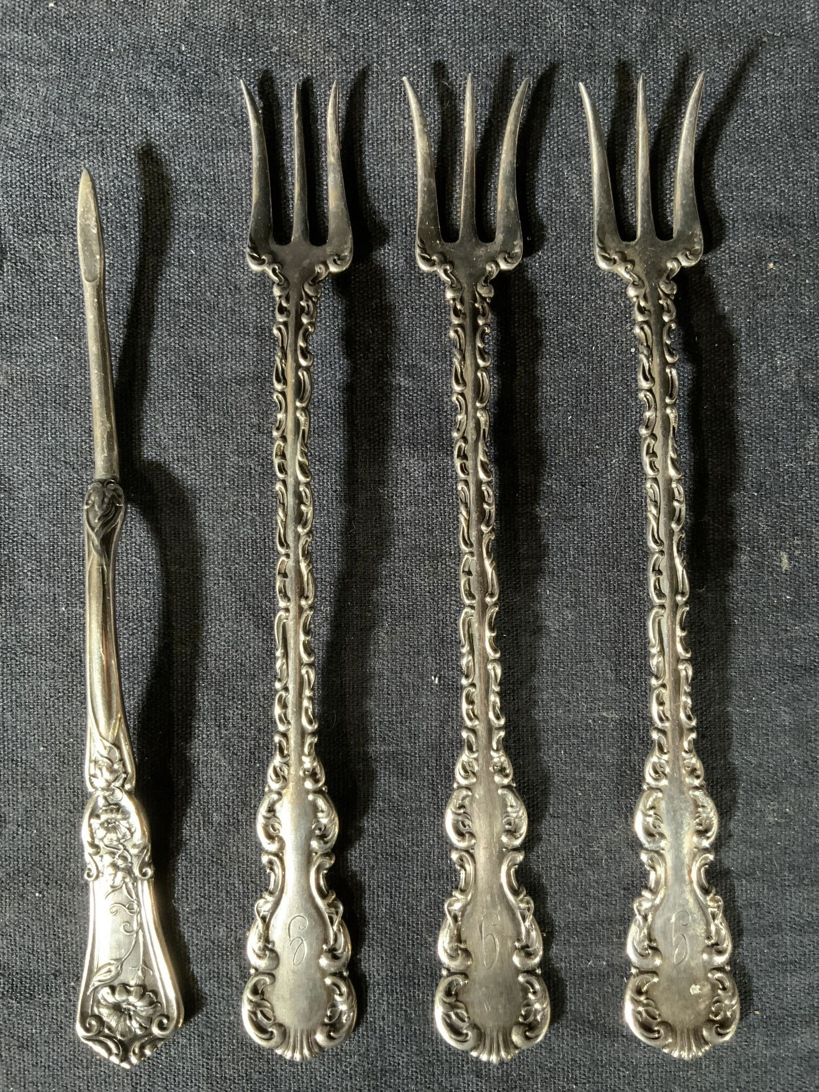 Lot 4 WM A ROGERS & WHITING CO Silverware (1 of 8)